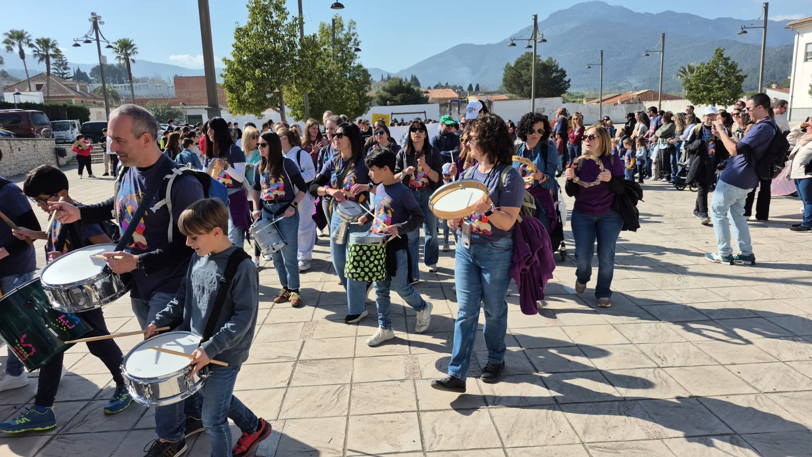 Més de 4,000 persones han participat aquest cap de setmana  a les Trobades d'Escola Valenciana a Castelló de Rugat