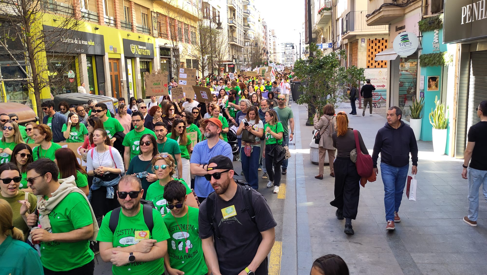 Milers de professors i mestres s'han manifestat en reclamació de millores en l'ensenyament públic