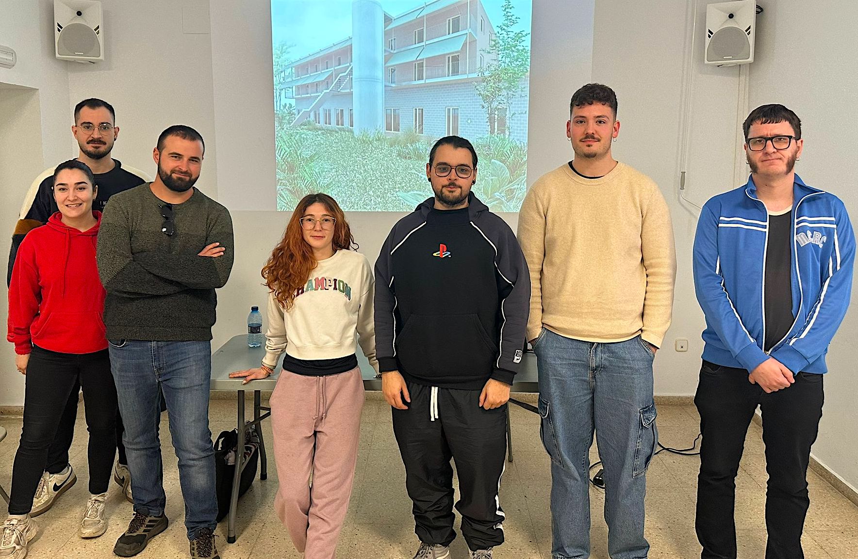 Membres del grup de joves promotor del projecte 'El Formiguer', una iniciativa d'habitatge cooperatiu a Pedreguer