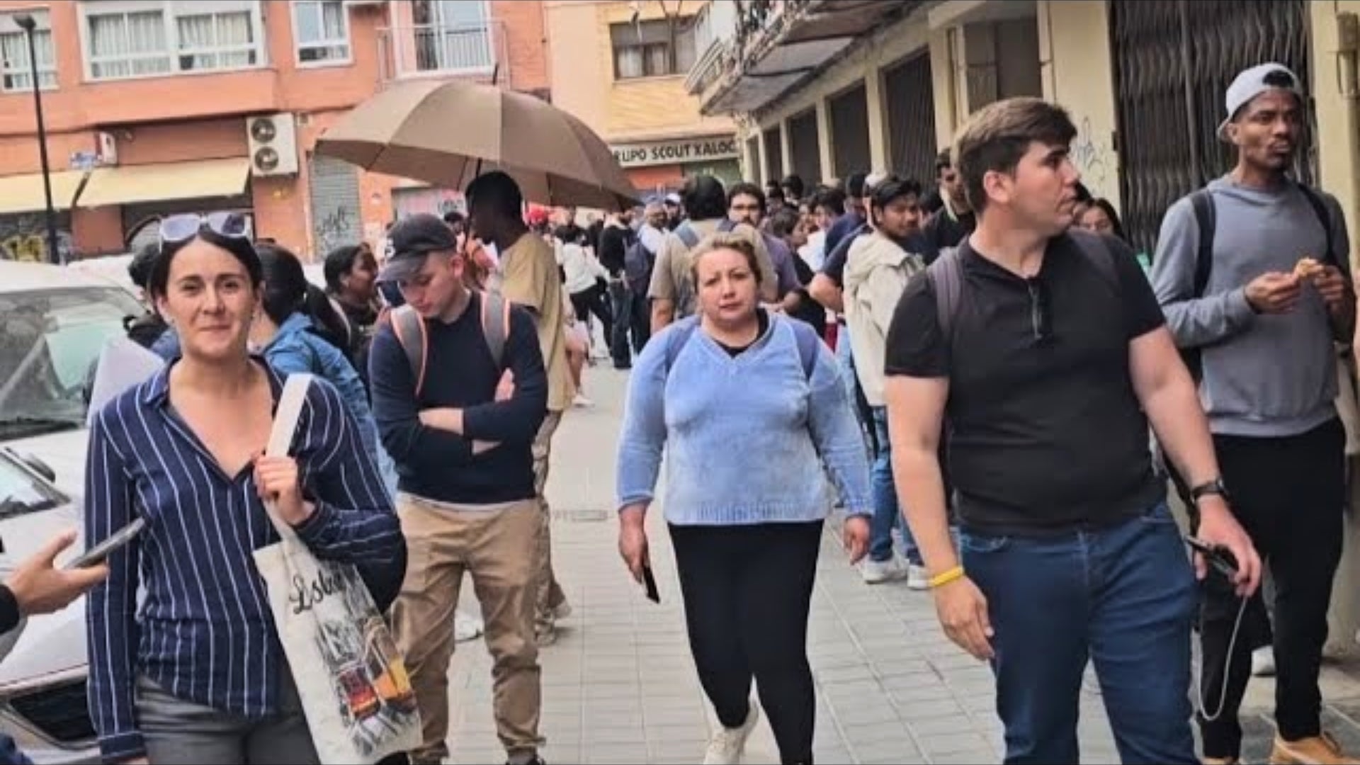 Cua de centenars de persones a Benimaclet, València