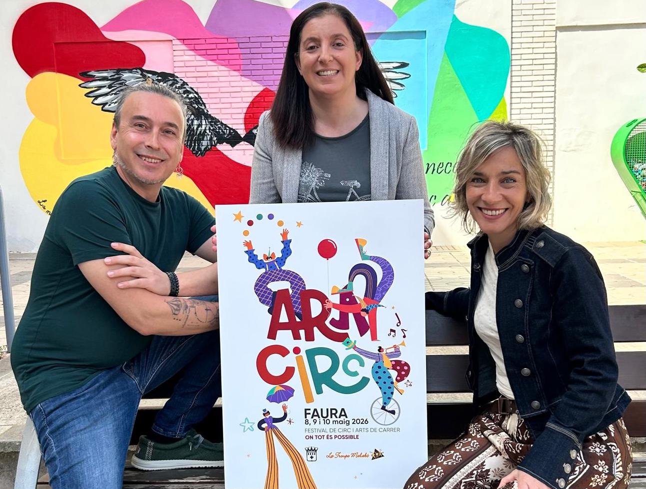 L'alcaldessa de Faura, Consol Durà, i Sergio Chaves i Marisa Ibáñez , de La Troupe Malabó, presenten Ara Circ