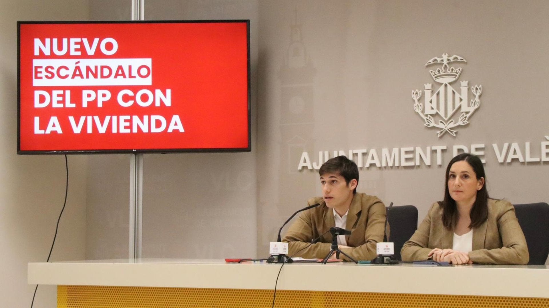 El portaveu del PSPV a l'Ajuntament de València, Borja Sanjuán, i la regidora Elisa Valía en roda de premsa aquest dimecres | EP