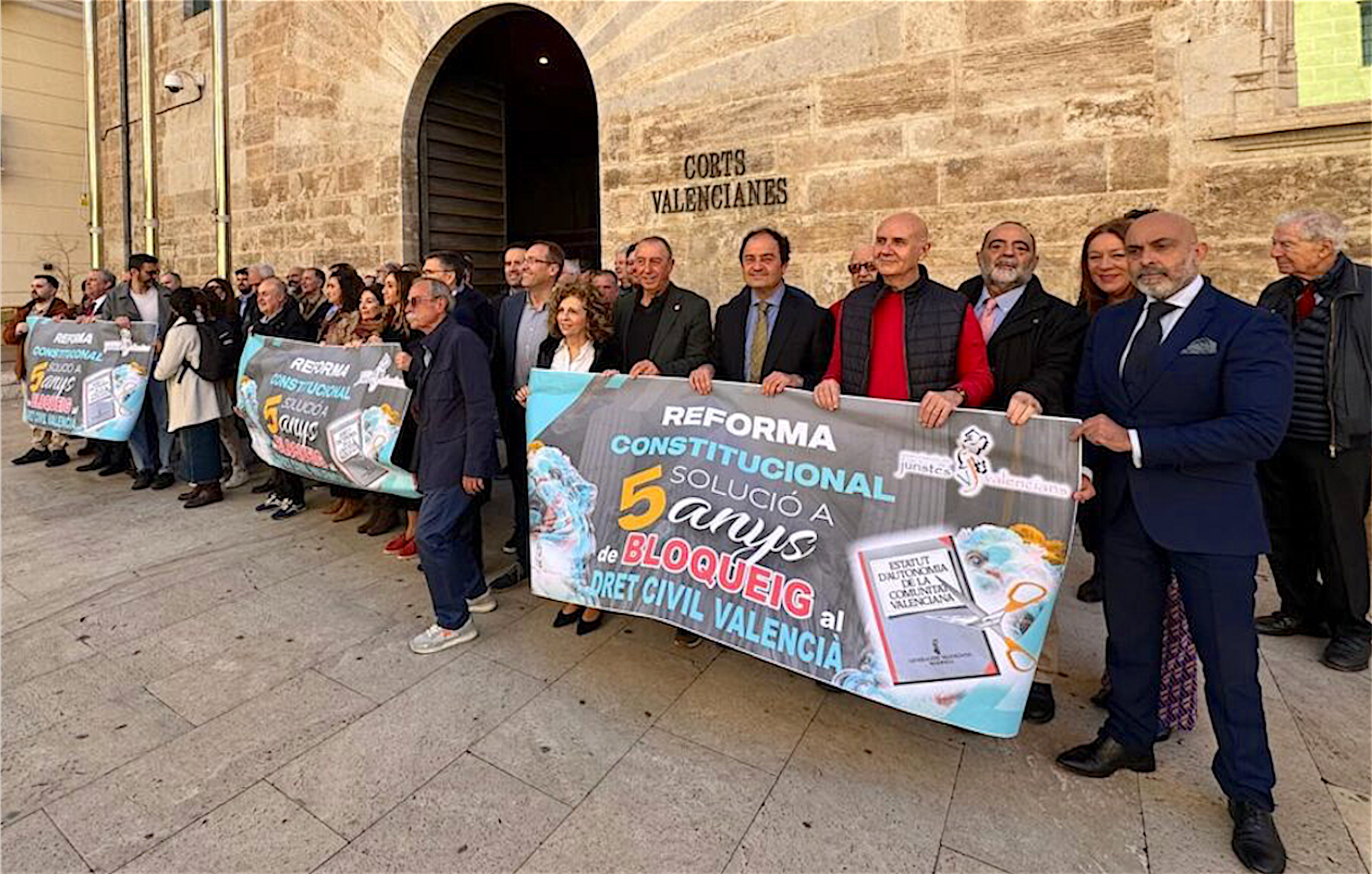 Concentració per la recuperació del Dret Civil valencià davant de Les Corts | Juristes Valencians