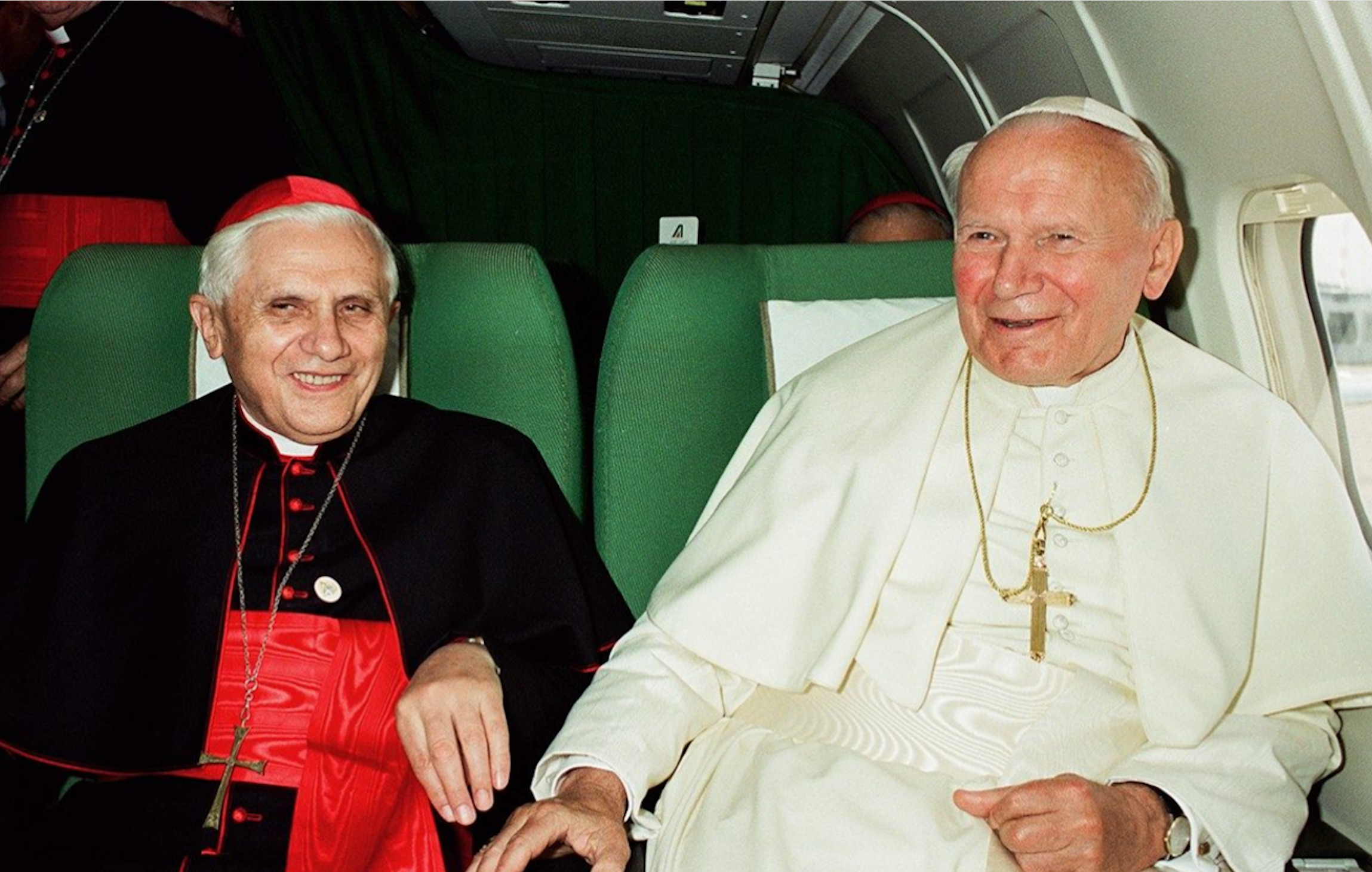 Benet XVI (cardenal) amb el papa Joan Pau II, en 1996 | Vatican News