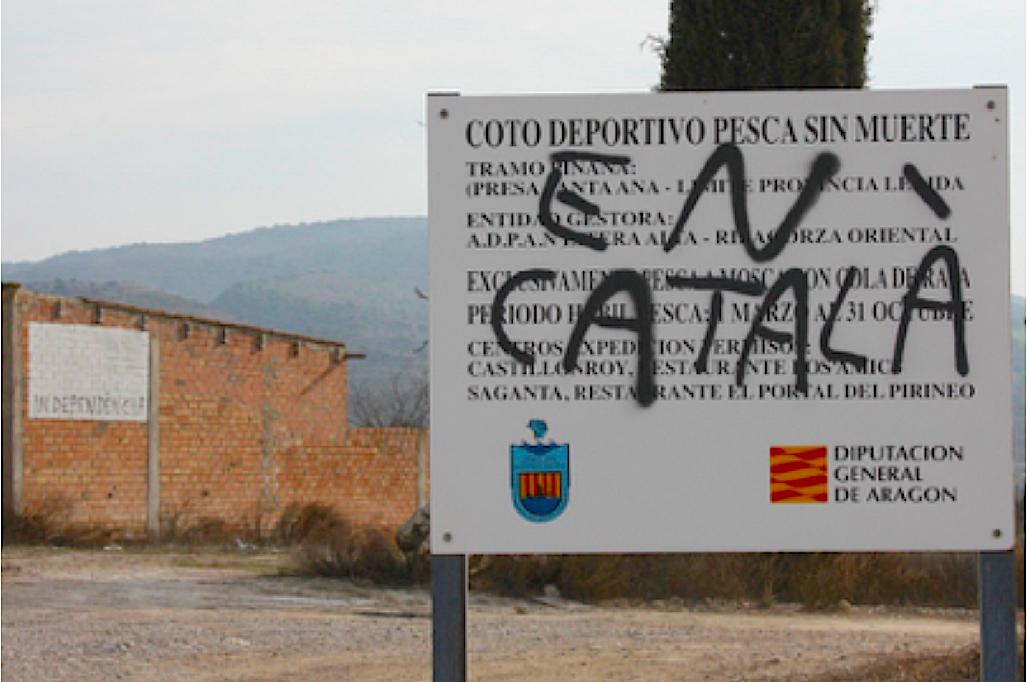 Pintada reivindicant el català a la Franja