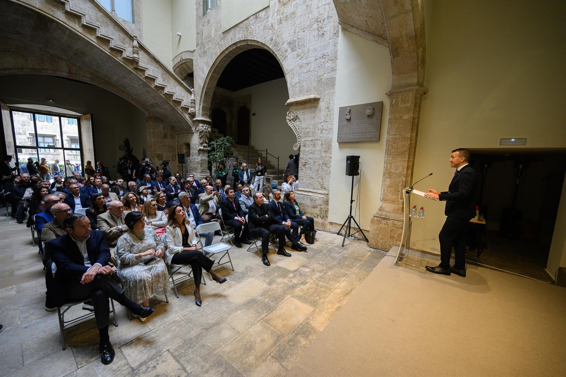 El president de la Diputació de València, Vicent Mompó, en la presentació del Cicle Jaume I, en què s'ha commemorat el 25 d'Abril