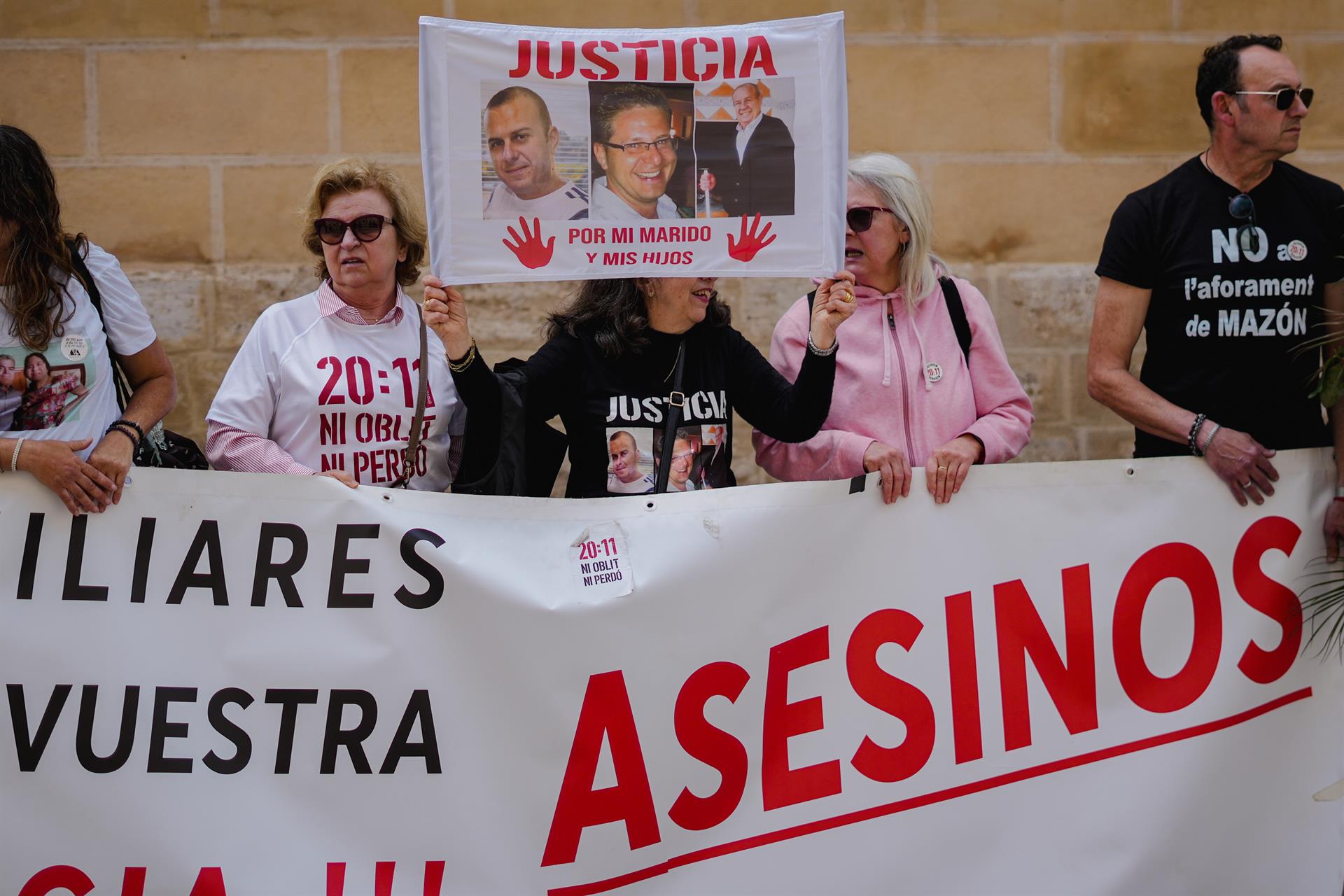 Associacions de víctimes de la dana protesten davant les Corts | Jorge Gil | Europa Press