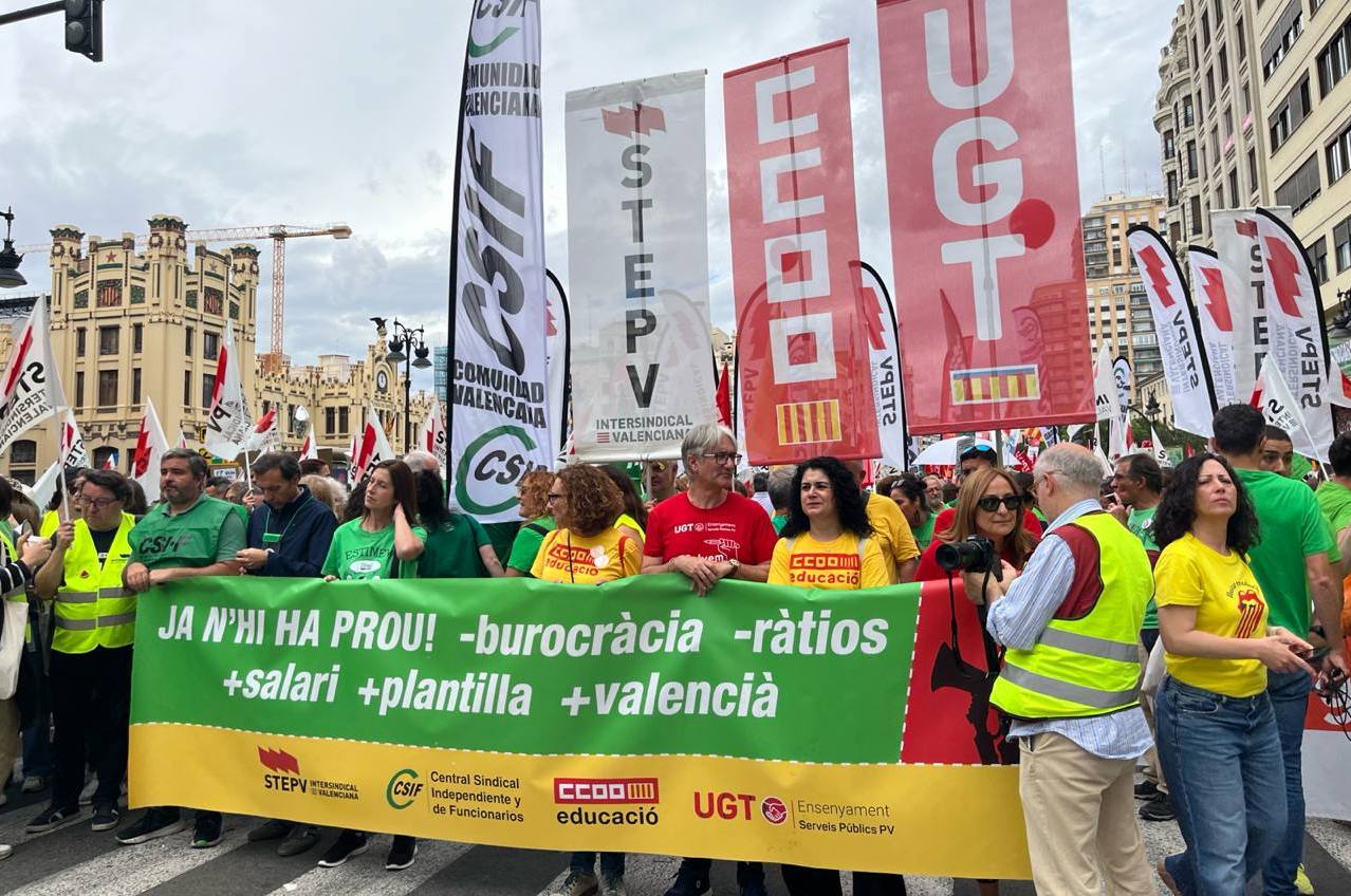 Capçalera de la manifestació a València per l'escola pública, el 15 de maig del 2026 | MVG | DLV