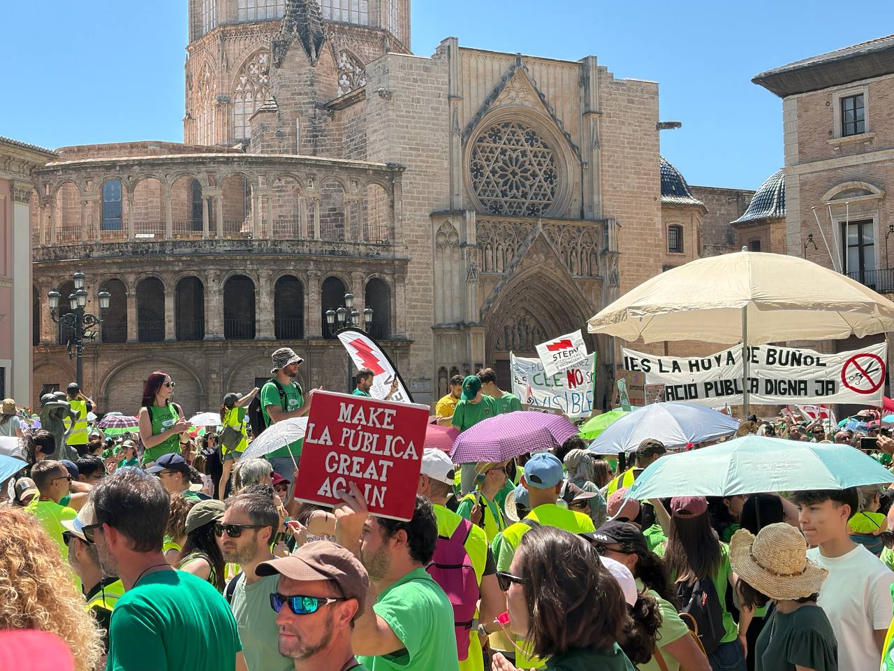 Protesta de docents a la plaça de la Mare de Déu de València, el 22 de maig del 2026 | UGT PV