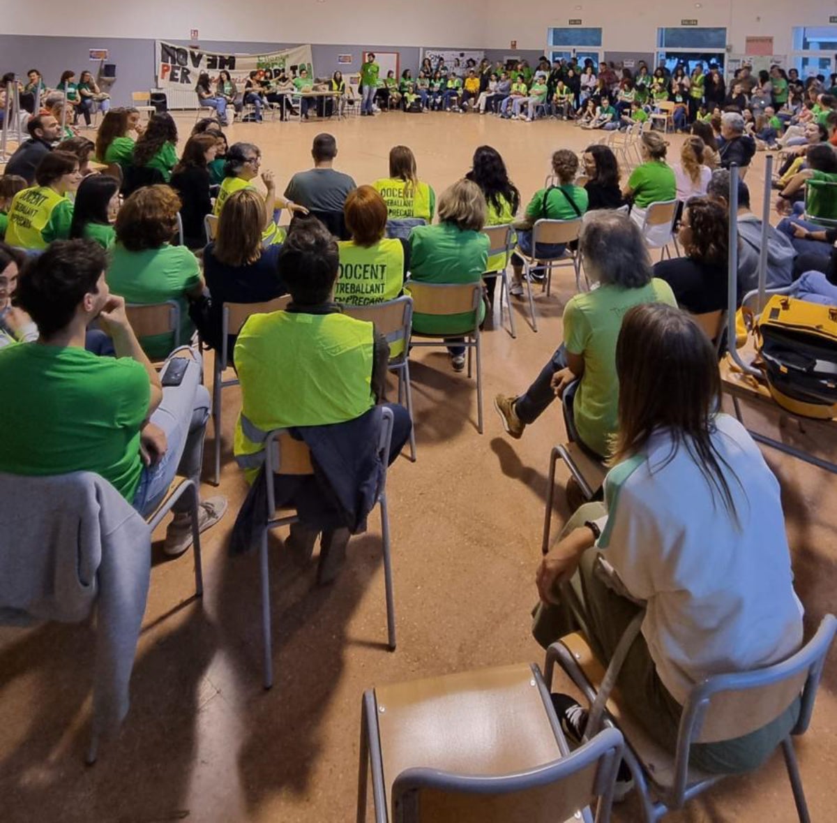 Una assemblea de docents ha servit per preparar les accions de la setmana vinent