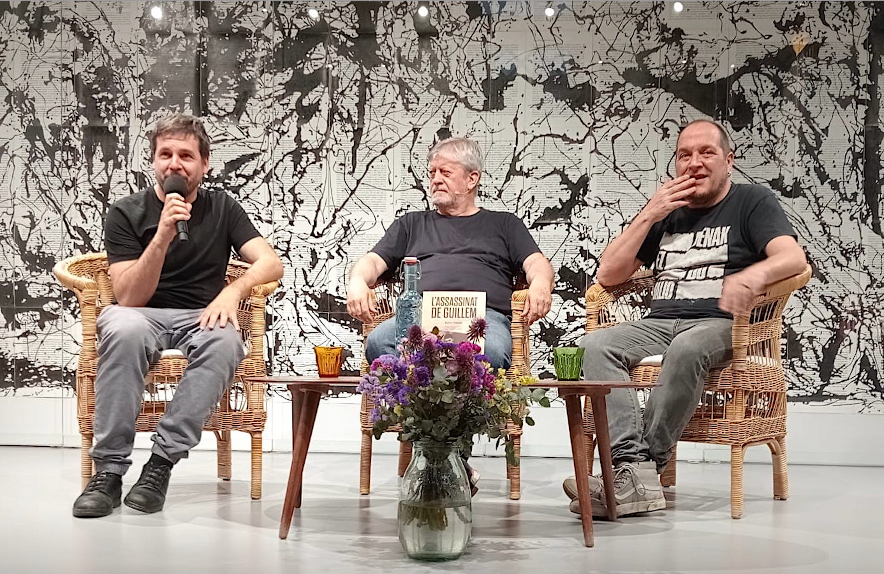Pau Alabajos, Rafa Xambó i David Fernández en l'acte de presentació de 'L'assassinat de Guillem' a la llibreria Ona de Barcelona, el 5 de maig del 2026