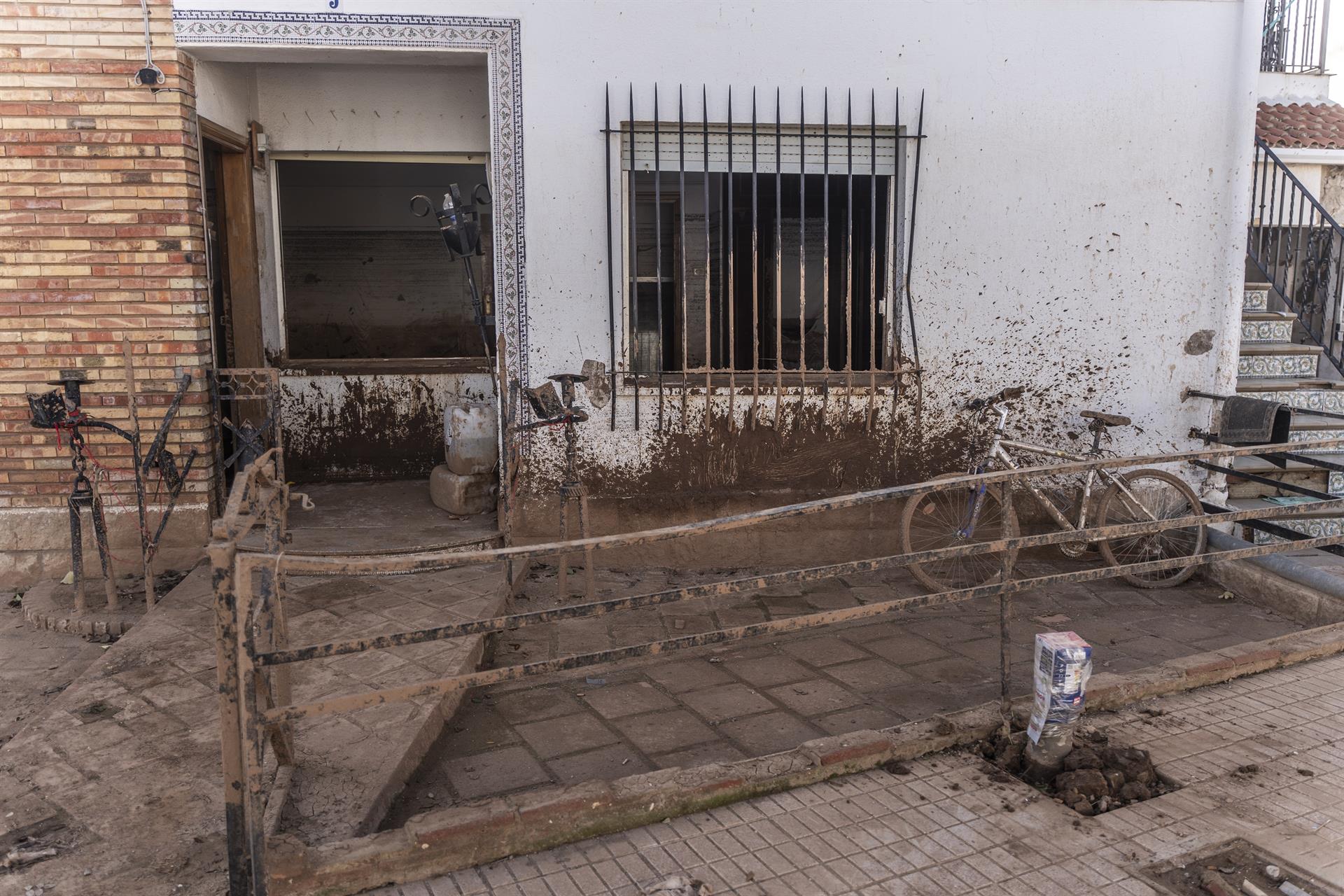 Imatge d'arxiu de l'exterior d'una casa del barri de la Font, a Utiel, a un mes del pas de la DANA | EP