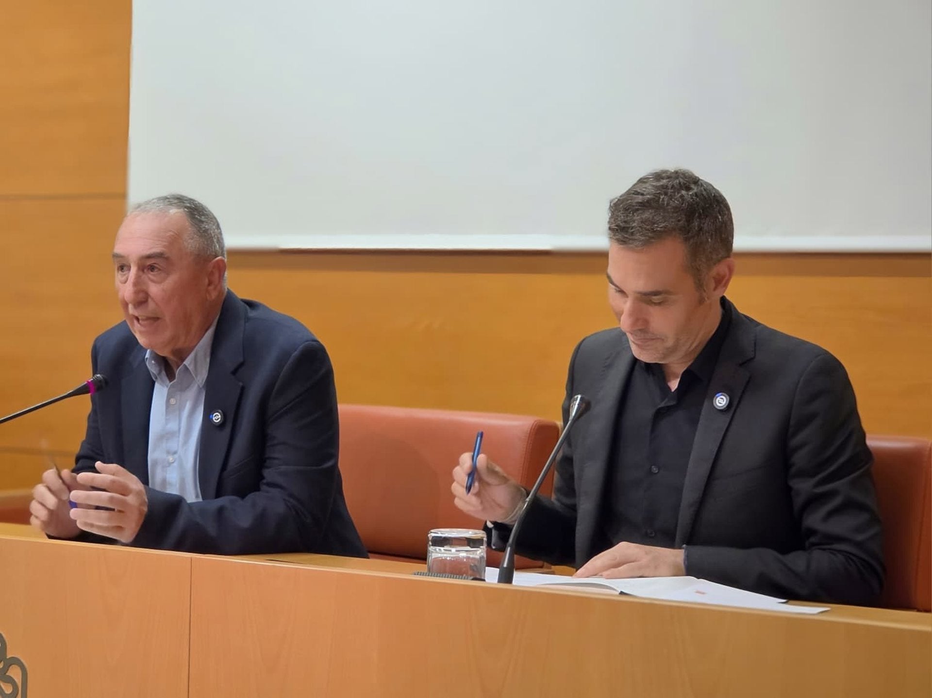 El síndic de Compromís a Les Corts, Joan Baldoví, i el portaveu d'Educació a Les Corts, el diputat Gerard Fullana