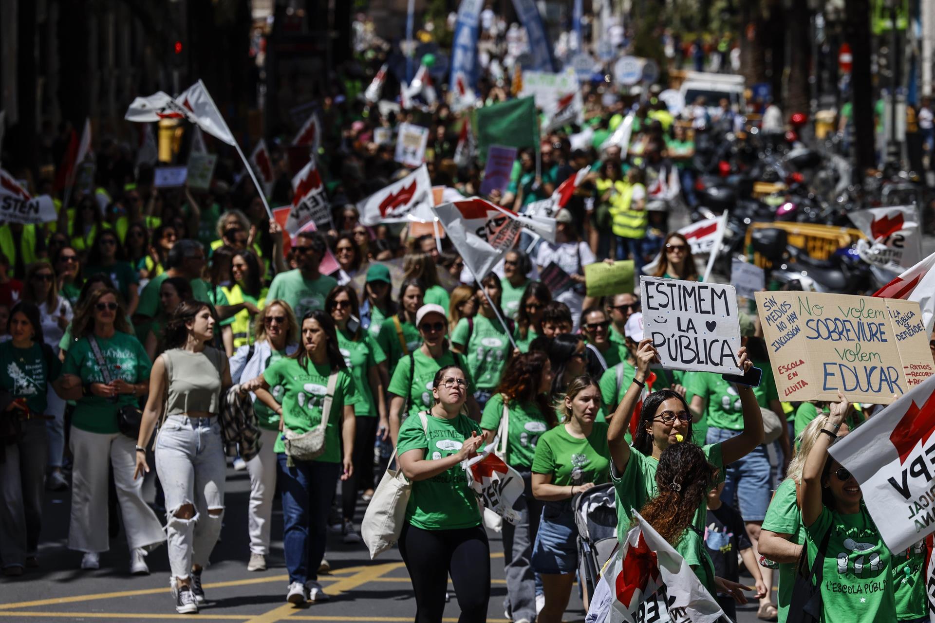 Manifestació a València durant la vaga educativa indefinida | Rober Solsona | EP