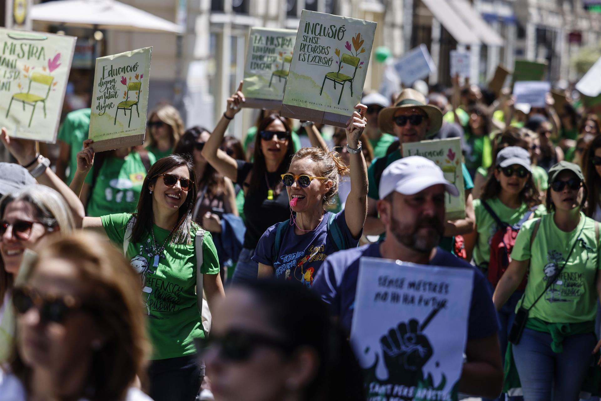 Manifestació a València per l'escola pública, durant la vaga educativa indefinida | Rober Solsona | EP