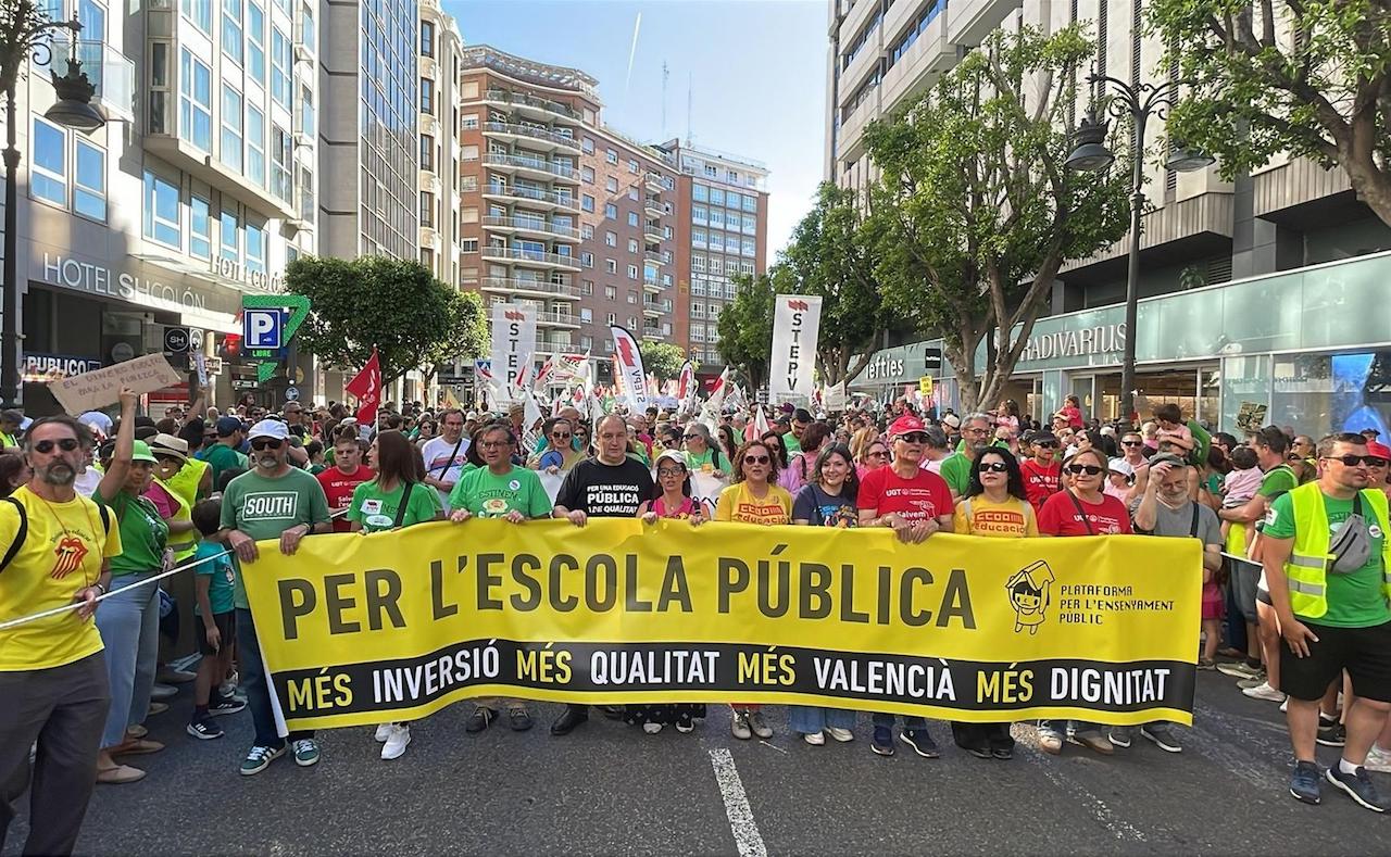 Capçalera de la manifestació a València per l'escola pública, el 23 de maig del 2026 | EP