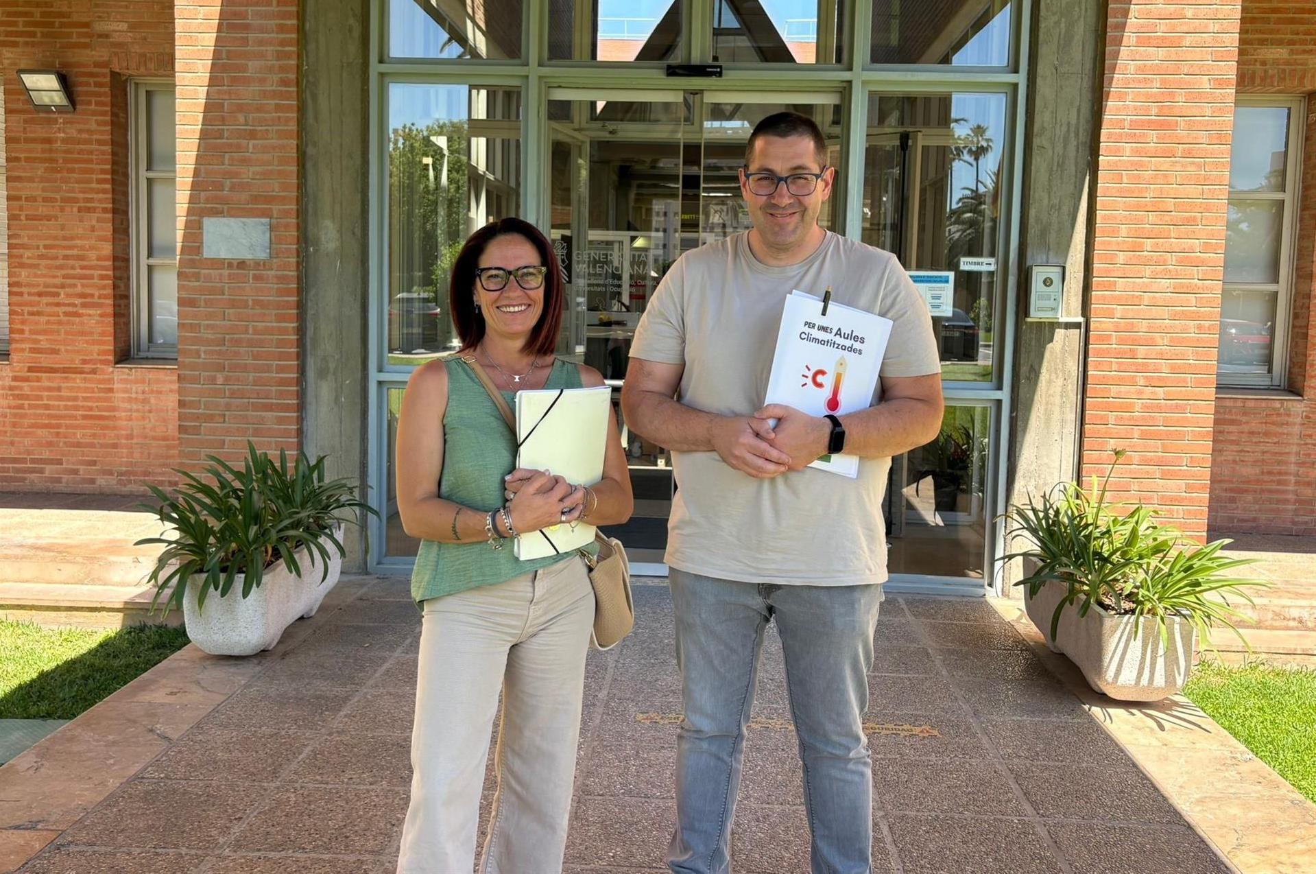 La presidenta de FAMPA València, Elisabeth Garcia, i el president de la Confederació Gonzalo Anaya, Vicent Gumbau