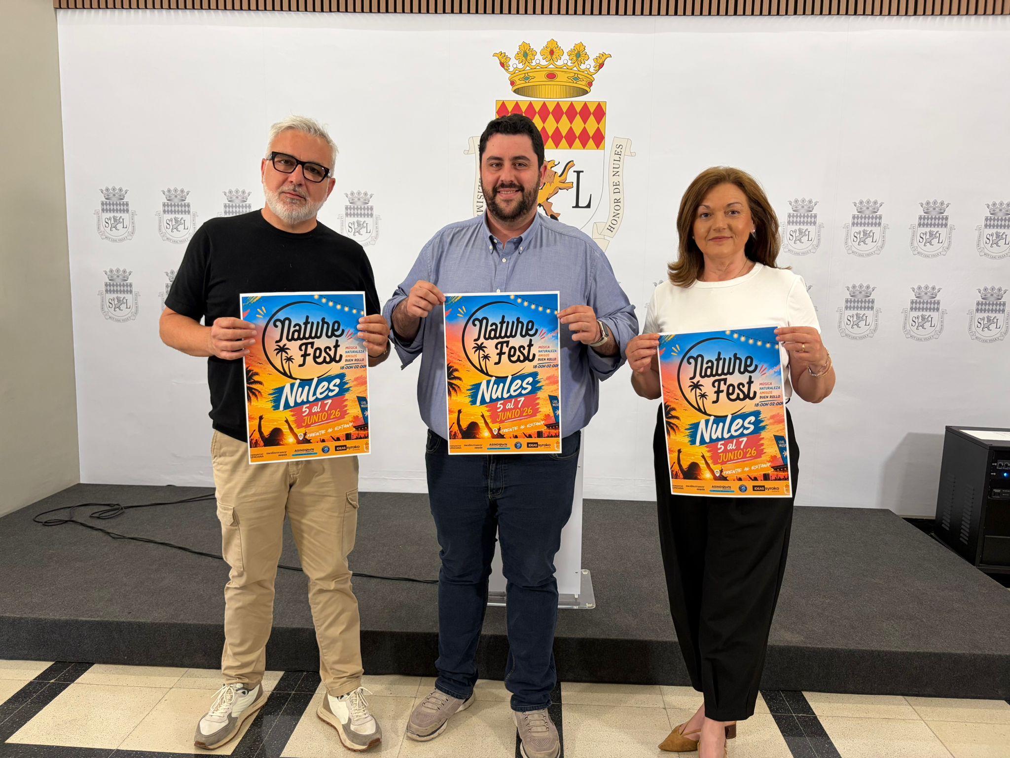 L'alcalde de Nules, David Garcia, i la regidora de Platges, M. José Esteban, presenten el Nature Fest