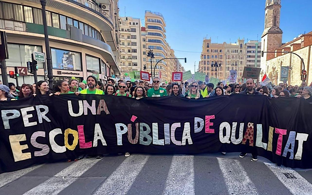 Pancarta de l'IES Francesc Badia de Foios en l'última manifestació per l'educació pública.