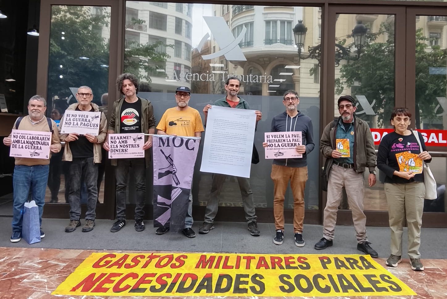 En el Dia de l’Objecció de Consciència, objectors fiscals comuniquen a Hisenda el seu rebuig a finançar el rearmament | MOC