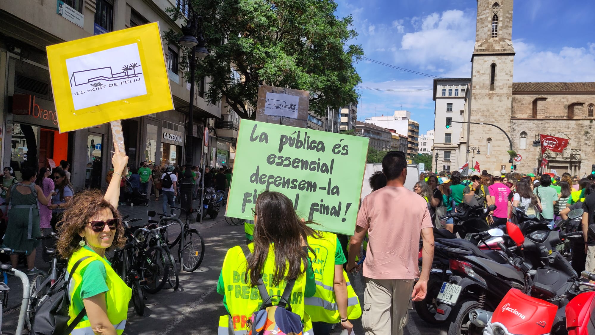 Manifestació a València durant la vaga educativa indefinida