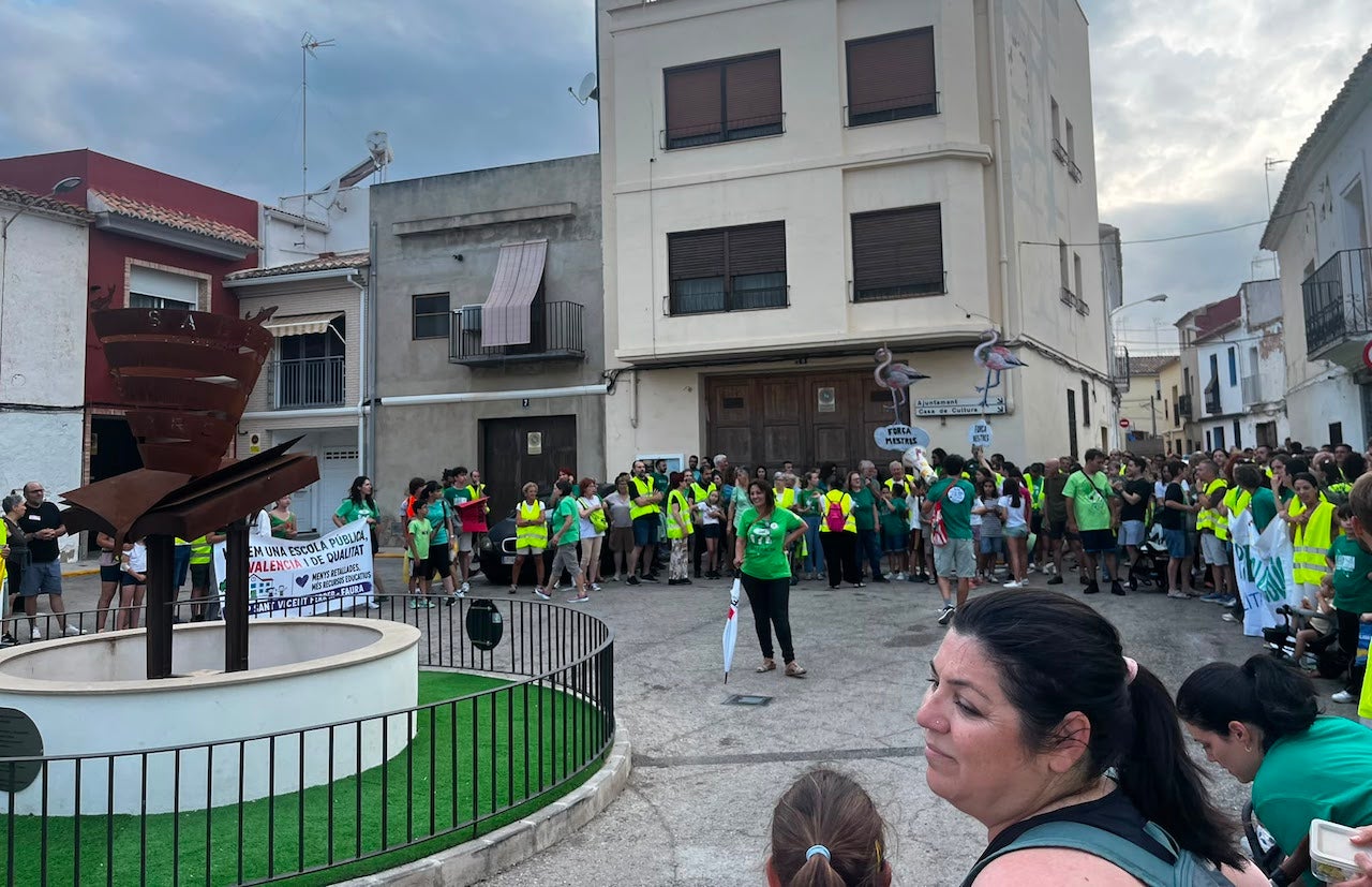 Concentració a Quartell per l'escola pública