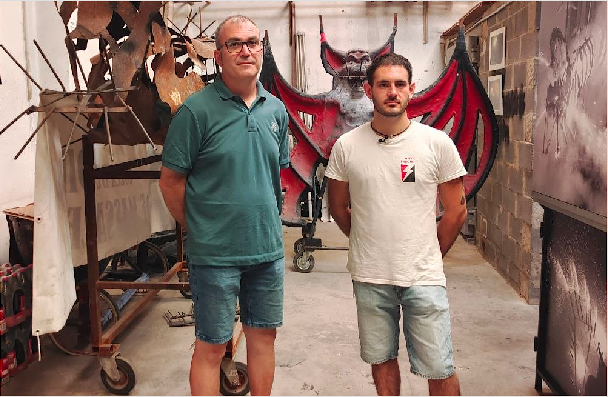 L'alcalde de Massalfassar, Robert Margaix, i el regidor Joan López, membres de la Colla de Dimonis