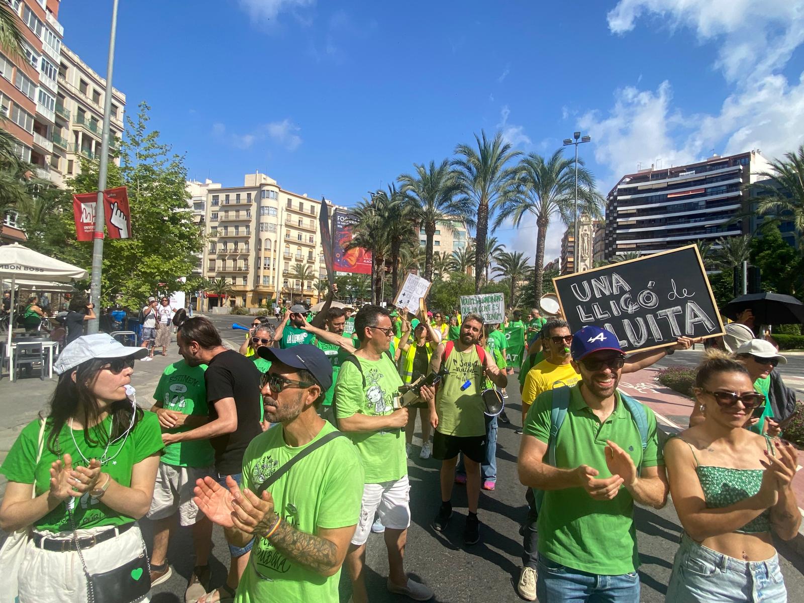 Manifestació a Alacant per l'escola pública, el 10 de juny del 2026 | Assemblea de Docents de l'IES Figueras Pacheco d'Alacant