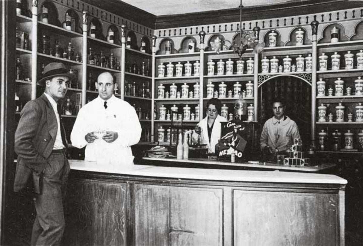 A les dècades de 1920 i 1930, les farmàcies eren un dels principals punts de narcotràfic