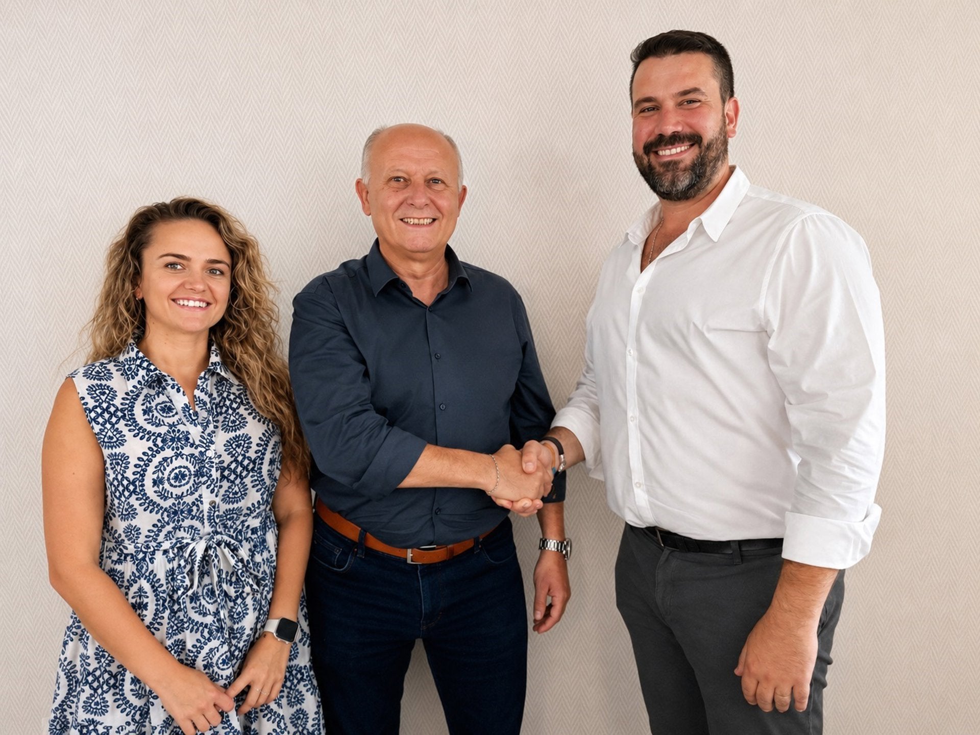 Antonio, ara Toni, Ferrándiz, amb camisa blava, i els dos fundadors d'Units per Borriana