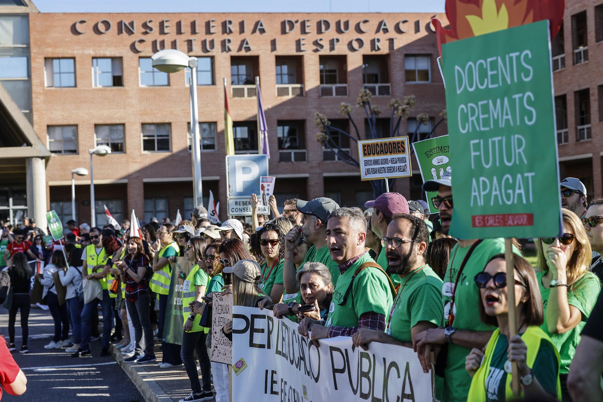 Protesta del sector educatiu davant de la Conselleria d'Educació | Rober Solsona| EP