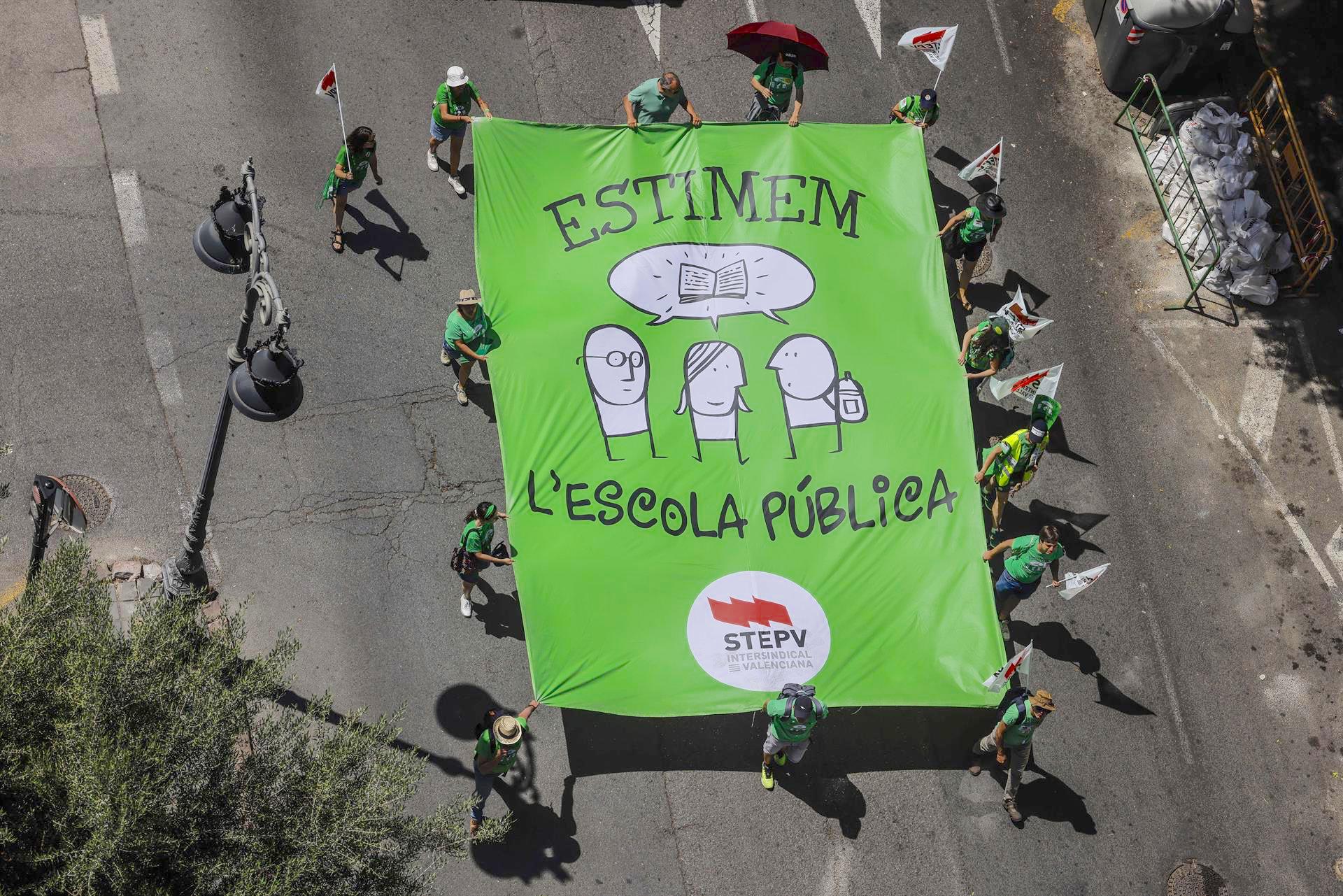 Manifestació a València a favor de l'escola pública, el 4 de juny del 2026 | Rober Solsona | EP