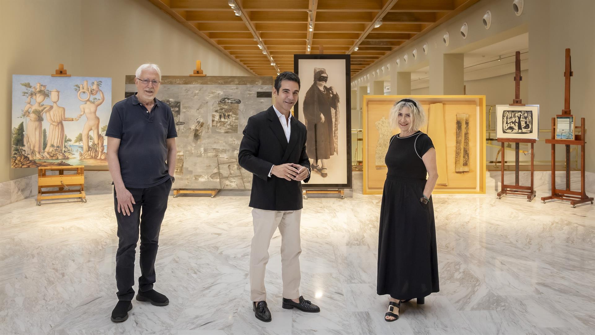 Presentació donacions primer semestre 2026 El director del Museu de Belles Arts, Pablo González *Tornel, al costat dels artistes Horaci Silva i Carmen Calvo | Miguel Lorenzo | EP