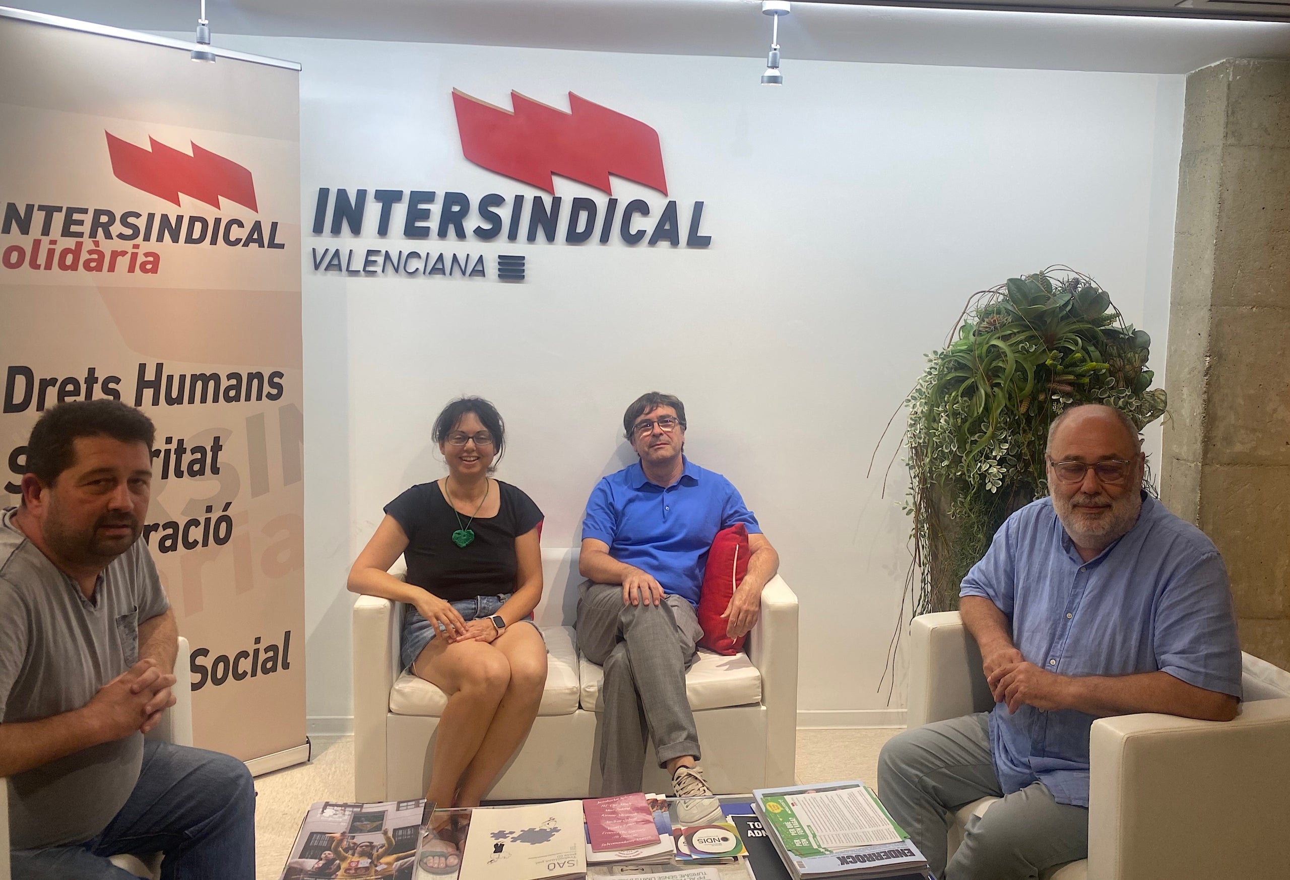 Representants de la Fundació Nexe i Intersindical Solidària