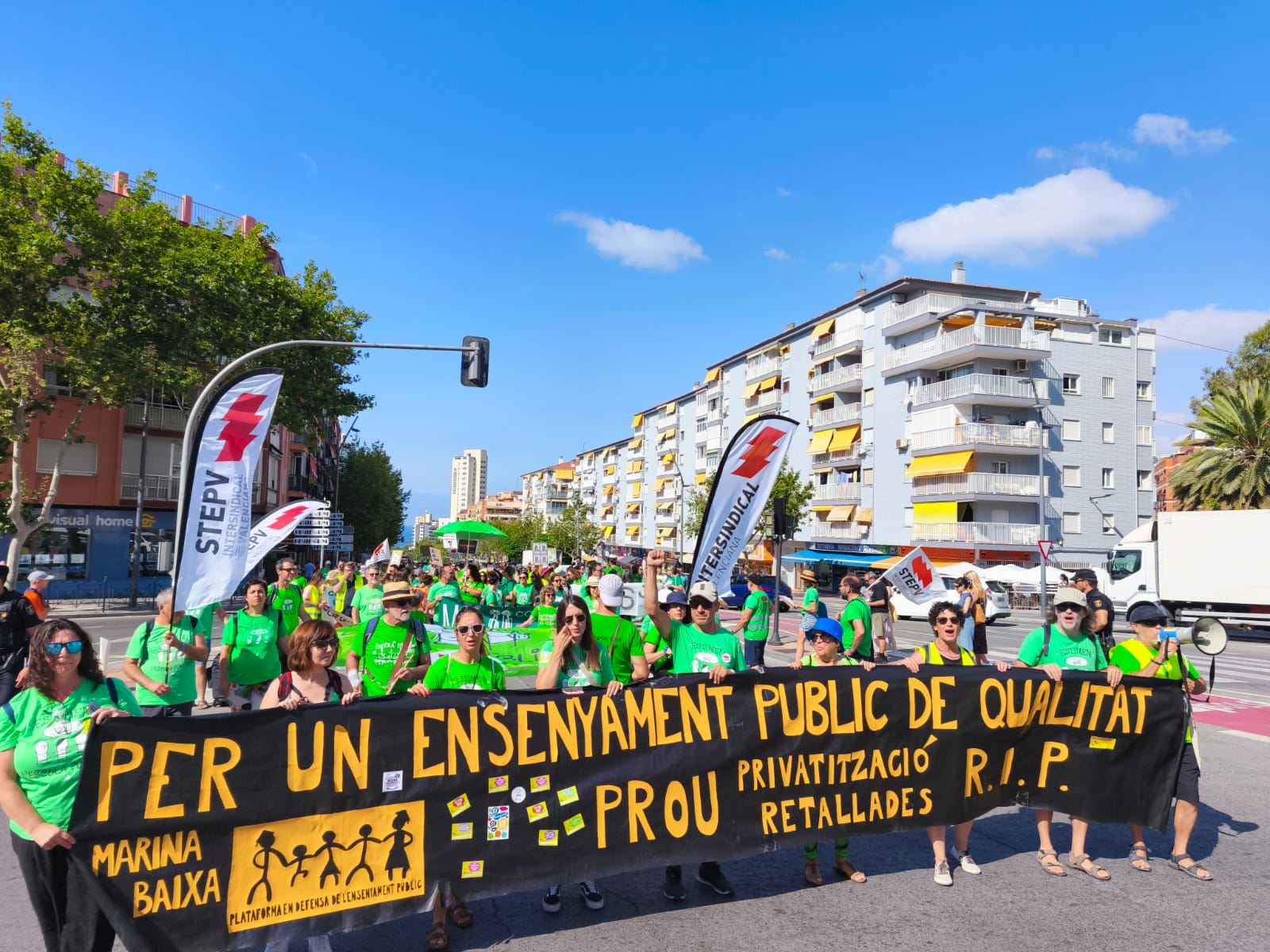 Manifestació en defensa de l'educació pública pels carrers de Benidorm, el dimarts 9 de juny de 2026