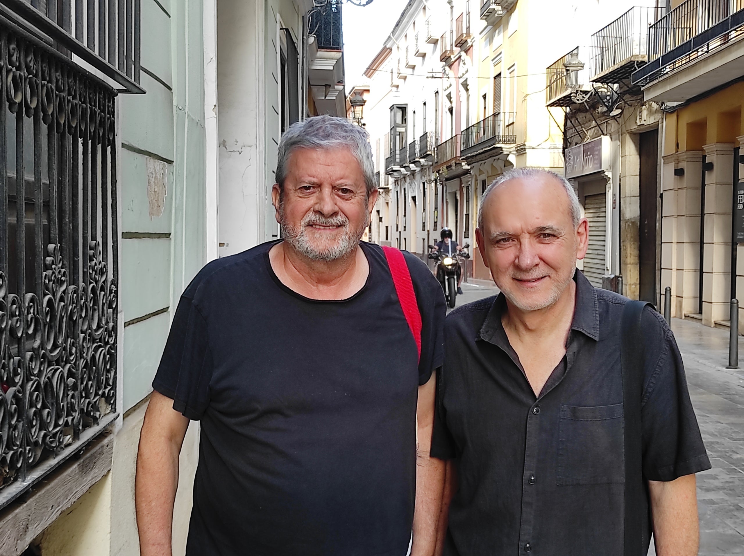 Rafa Xambó i Alfred Boluda, dijous al carrer Montcada de Xàtiva. AG