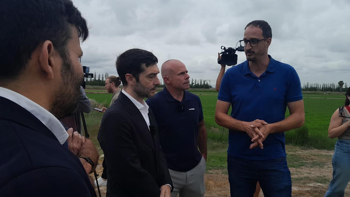 El ministre Pablo Bustinduy, amb membres de la Unió a Sueca.