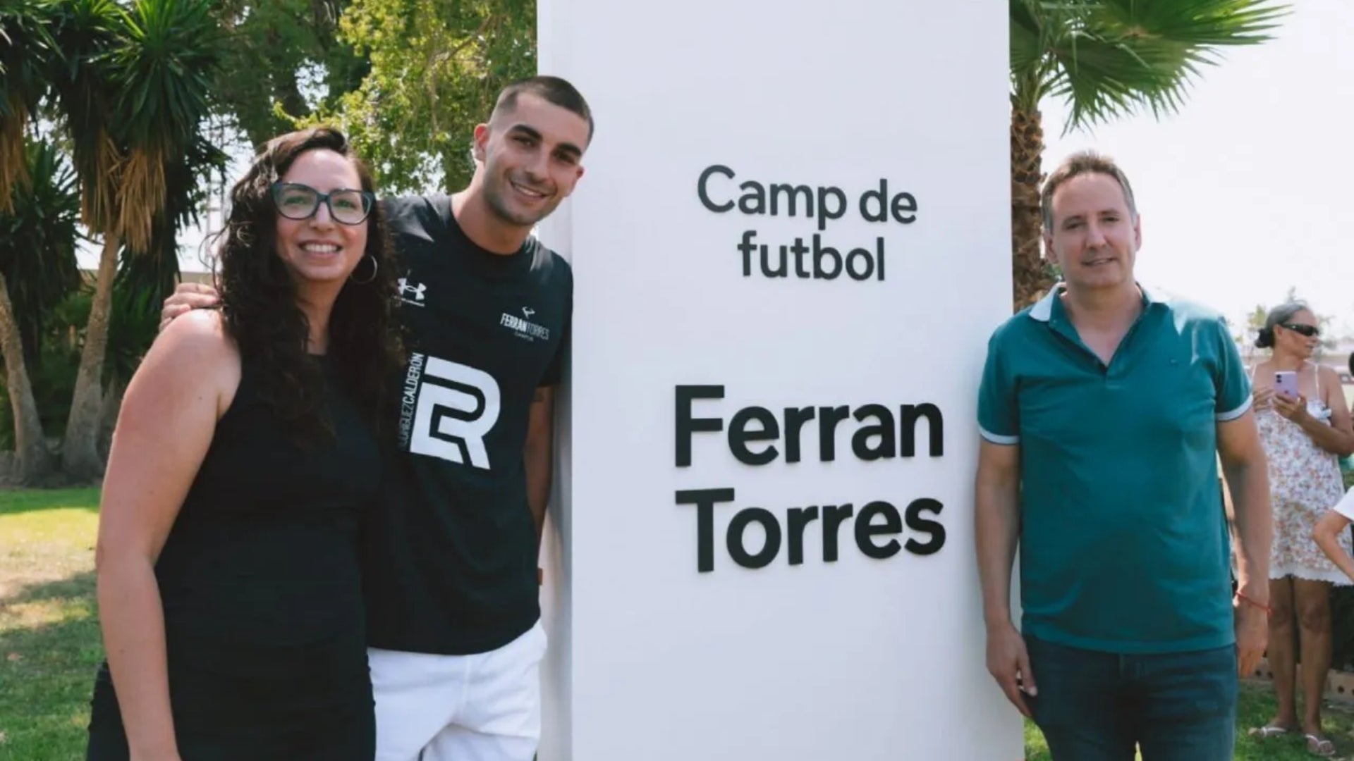 Ferran Torres té un camp de futbol amb el seu a l seu poble | Ajuntament de Foios