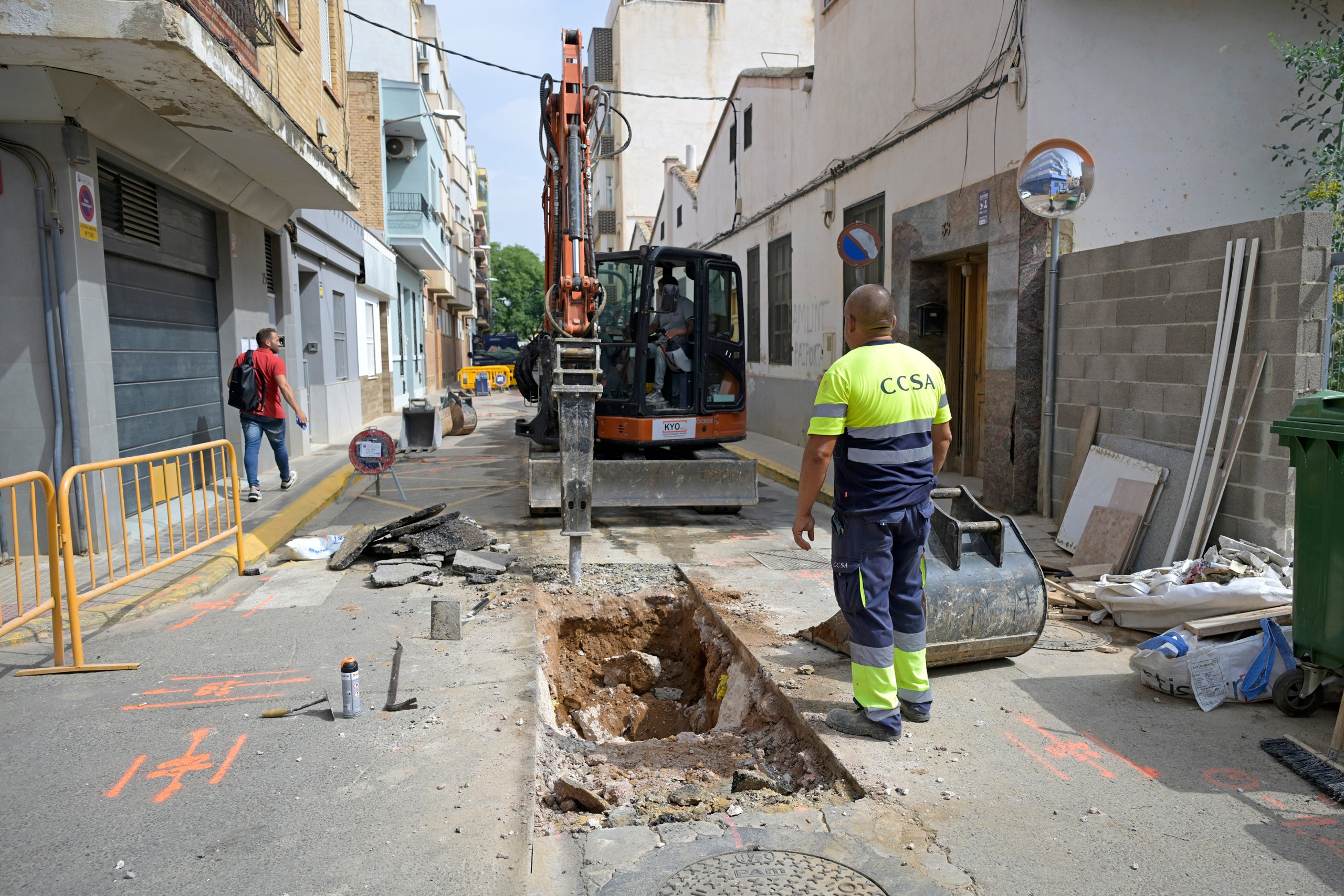 Inici de les obres per reconstruir 22,46 quilòmetres de xarxa de clavegueram a Paiporta, aquest mes de juliol al carrer Lluís Vives.