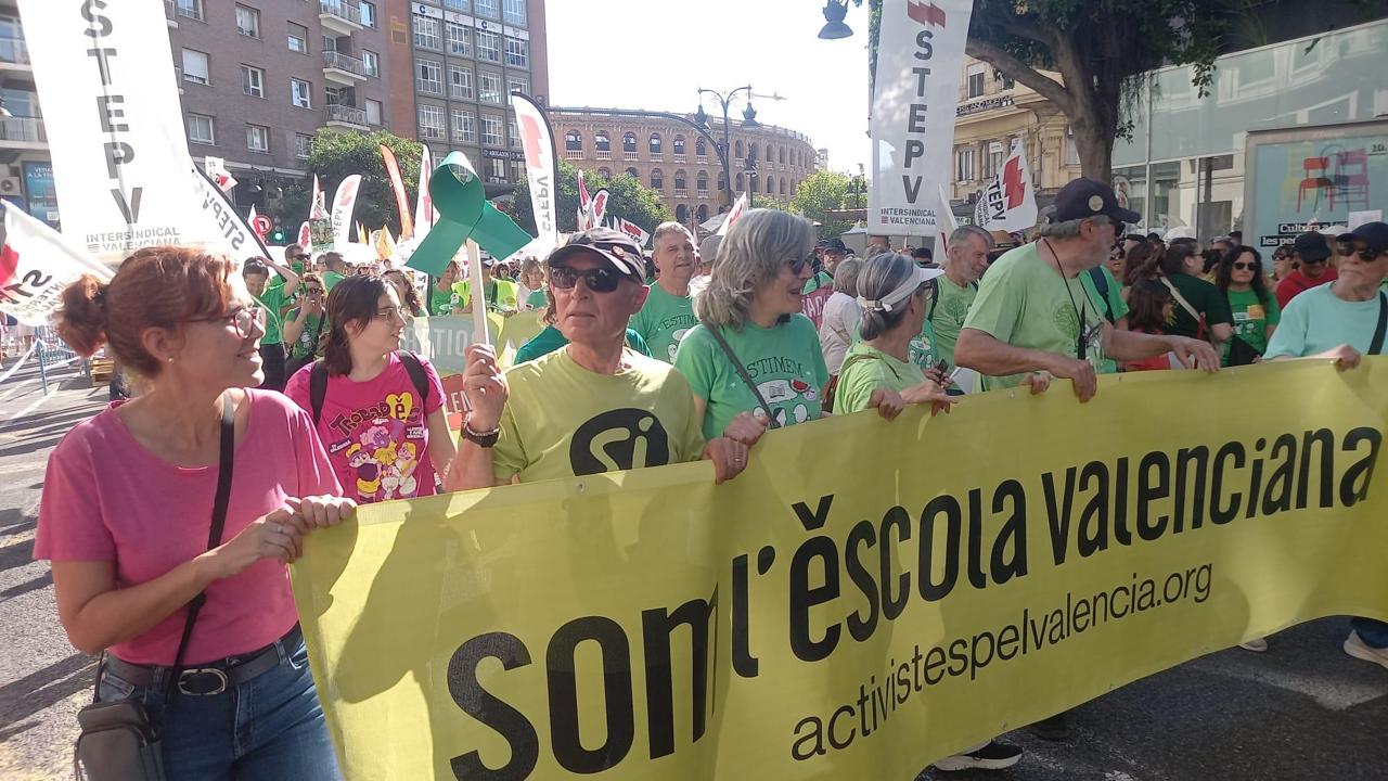 Escola Valenciana prepara una demanda contra Educació 