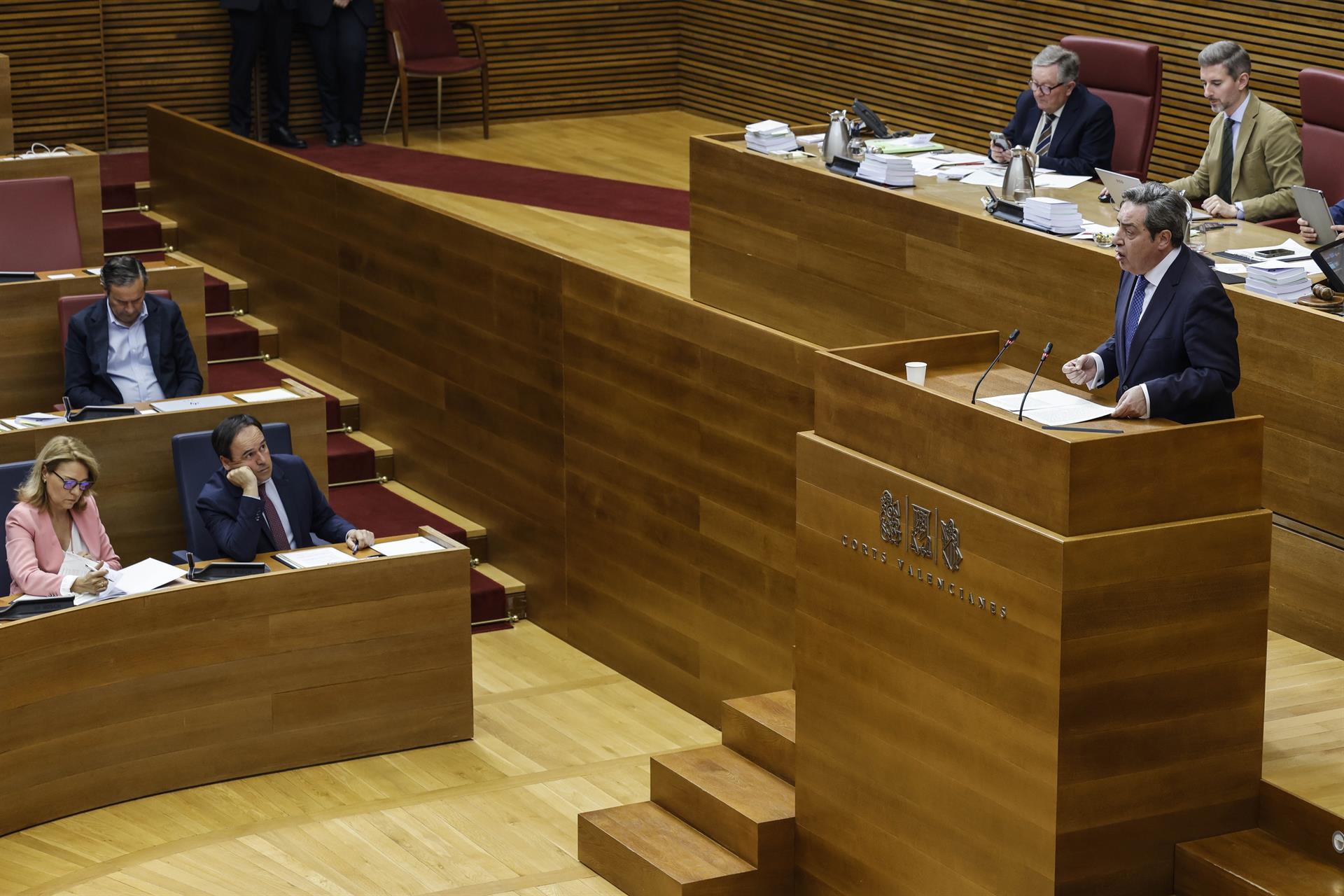 El síndic de Vox, José María Llanos, durant una sessió de control a Les Corts | Rober Solsona | EP
