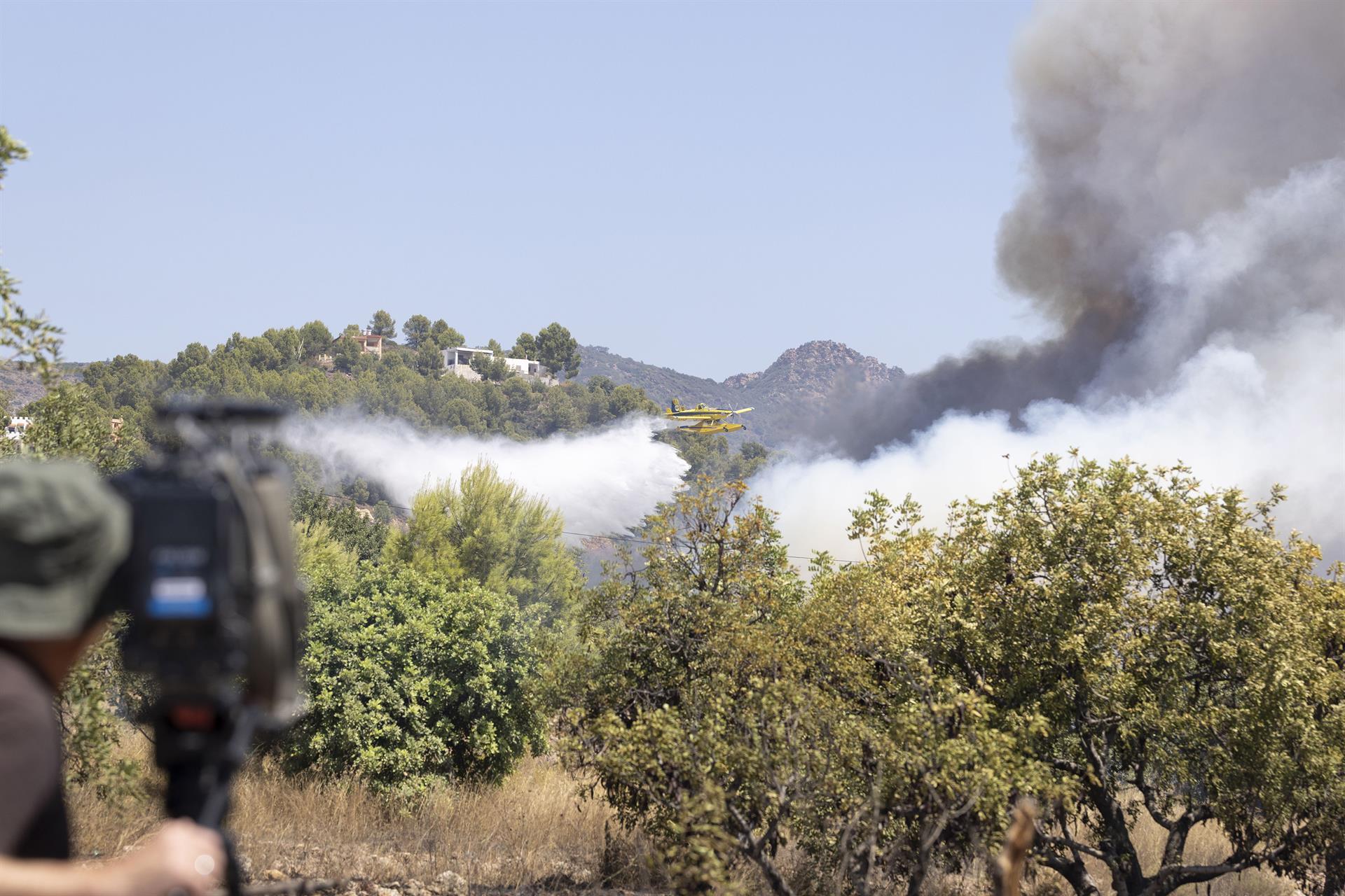 Columna de fum de l’incendi forestal a la Vall d’Uixó | Carme Ripollés/EP