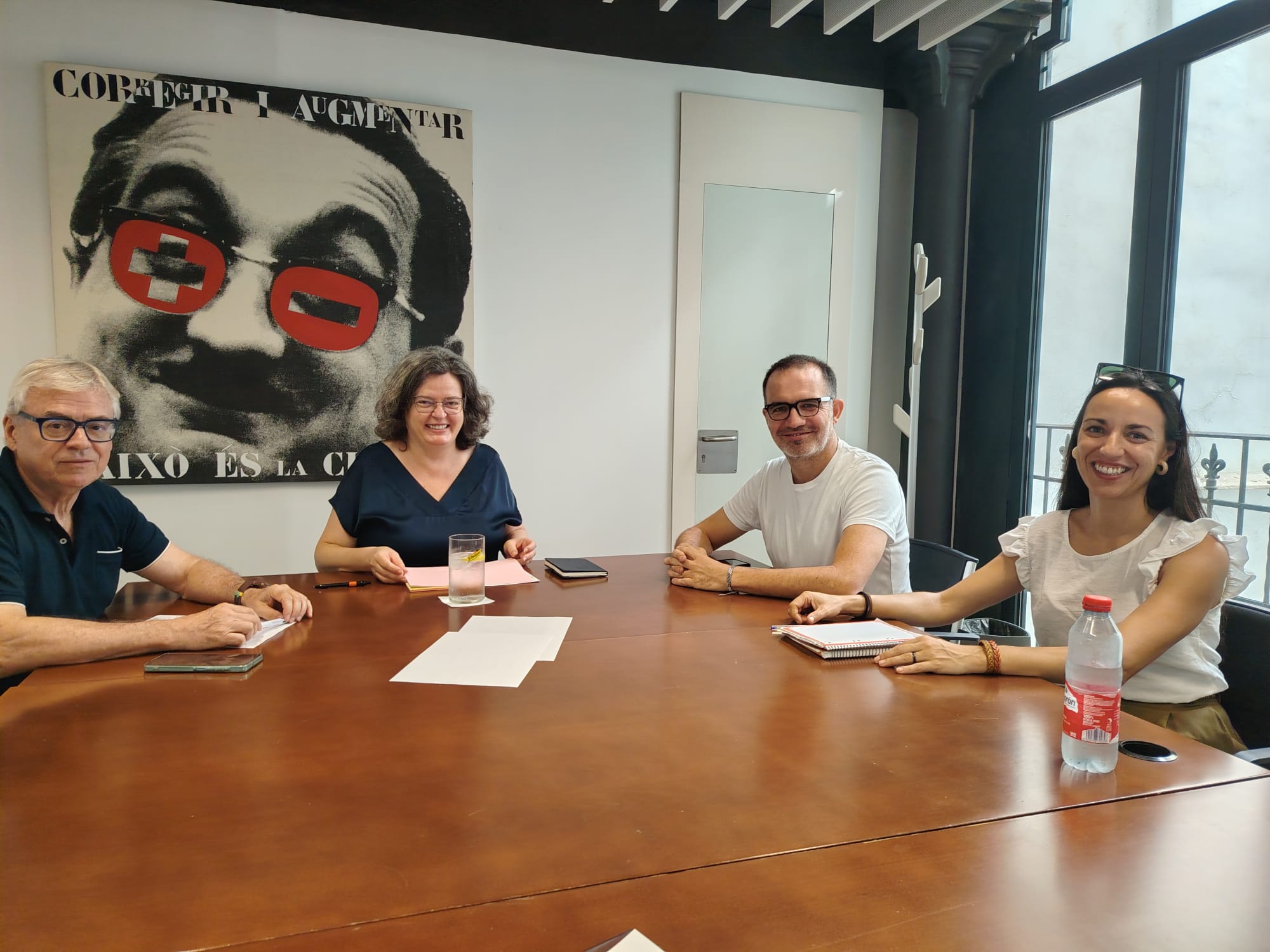Josep M. Bullón, Anna Oliver, Domènec Garcia i Júlia Andrés, reunits al Centre Octubre de València.