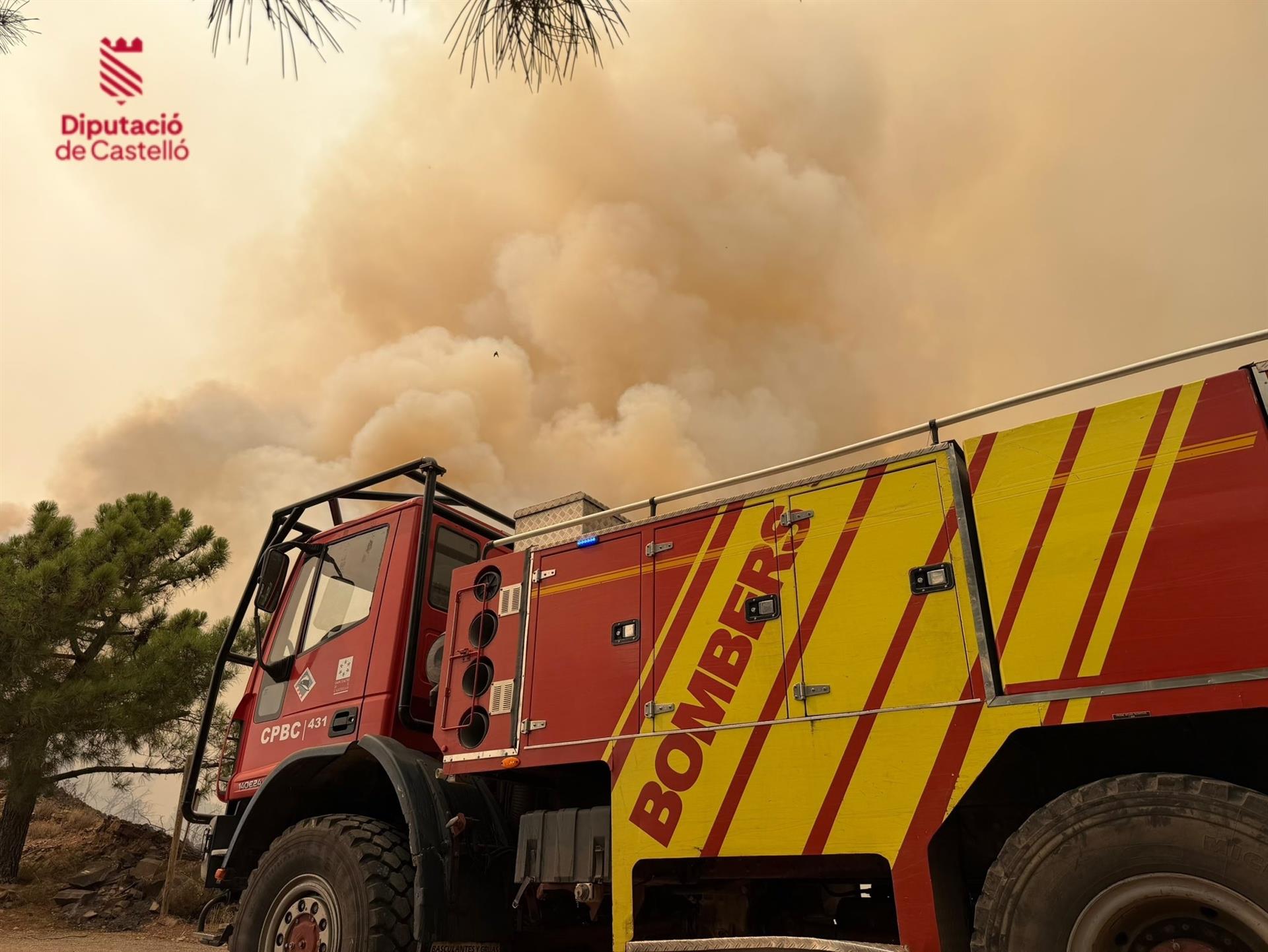 Efectius de Bombers en l'incendi de la Vall d'Uixó