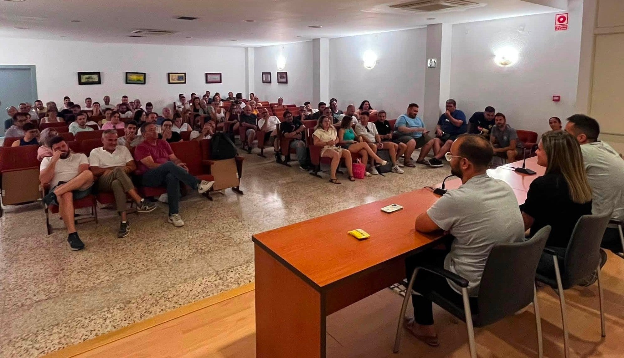 Reunió del govern municipal de la Vall d'Uixó i les penyes, ahir.