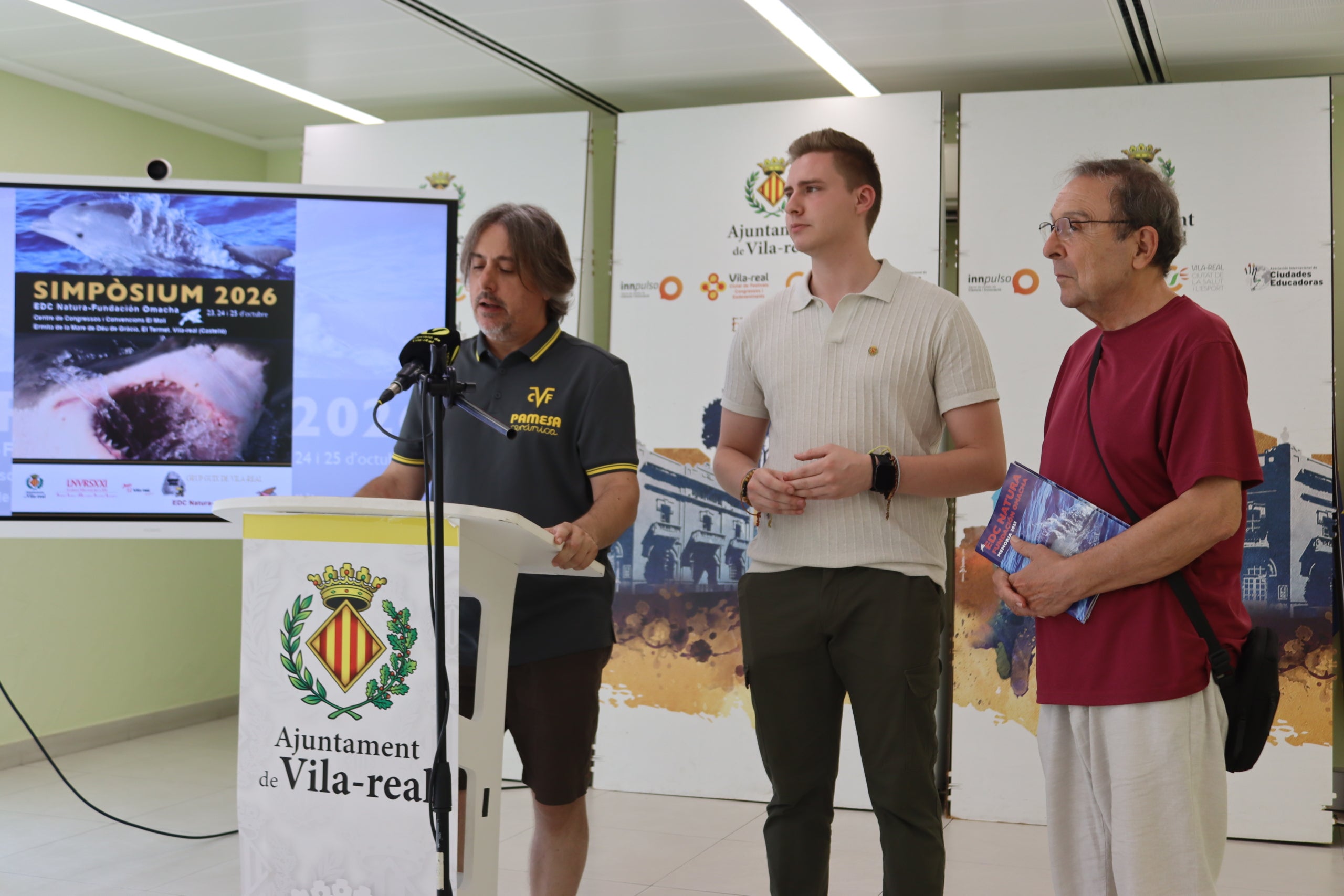 El regidor de Congressos de l'Ajuntament de Vila-real, Javier López, i els representants d'EDC Natura Andrés Santos i Vicent Ginés.
