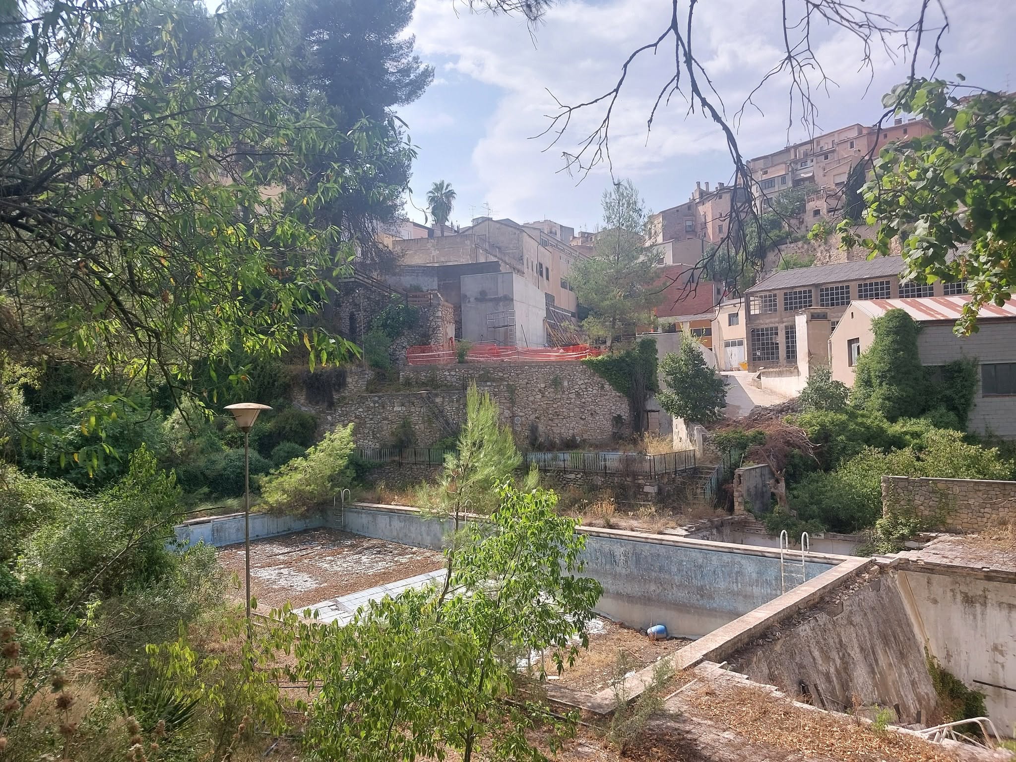 Zona d'oci de l'antic complex del Tint, a Bocairent, en una imatge de 2026.