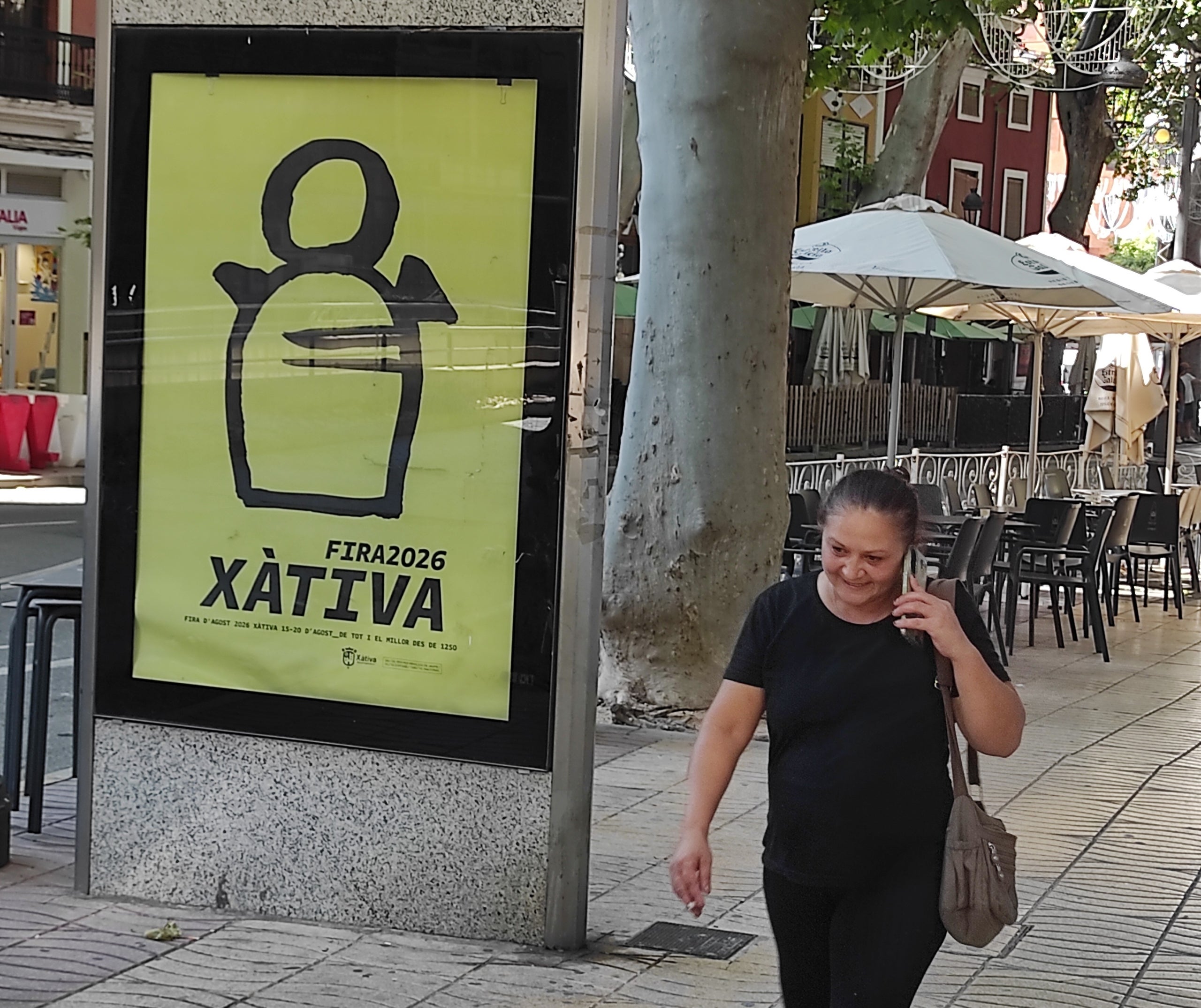 Variant de la botija del cartell de la Fira de Xàtiva, en un panell publicitari del centre.