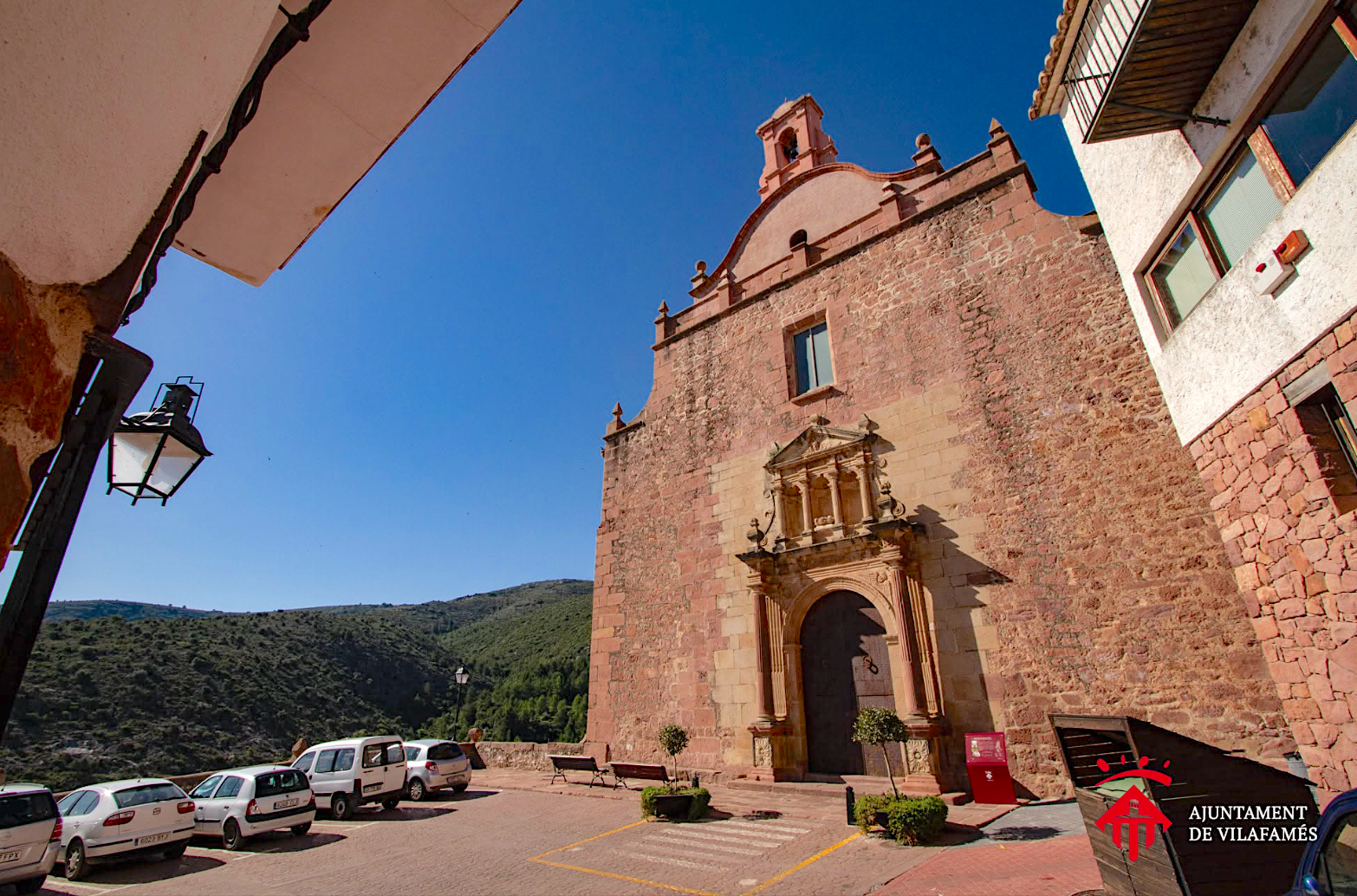 El Planet, la plaça situada enfront de l’església de l’Assumpció de Vilafamés | Ajuntament de Vilafamés