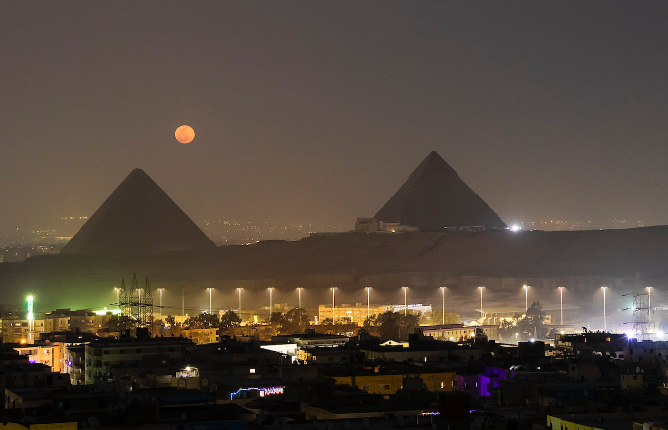 Imatge nocturna de Gizeh | Wikimedia Commons